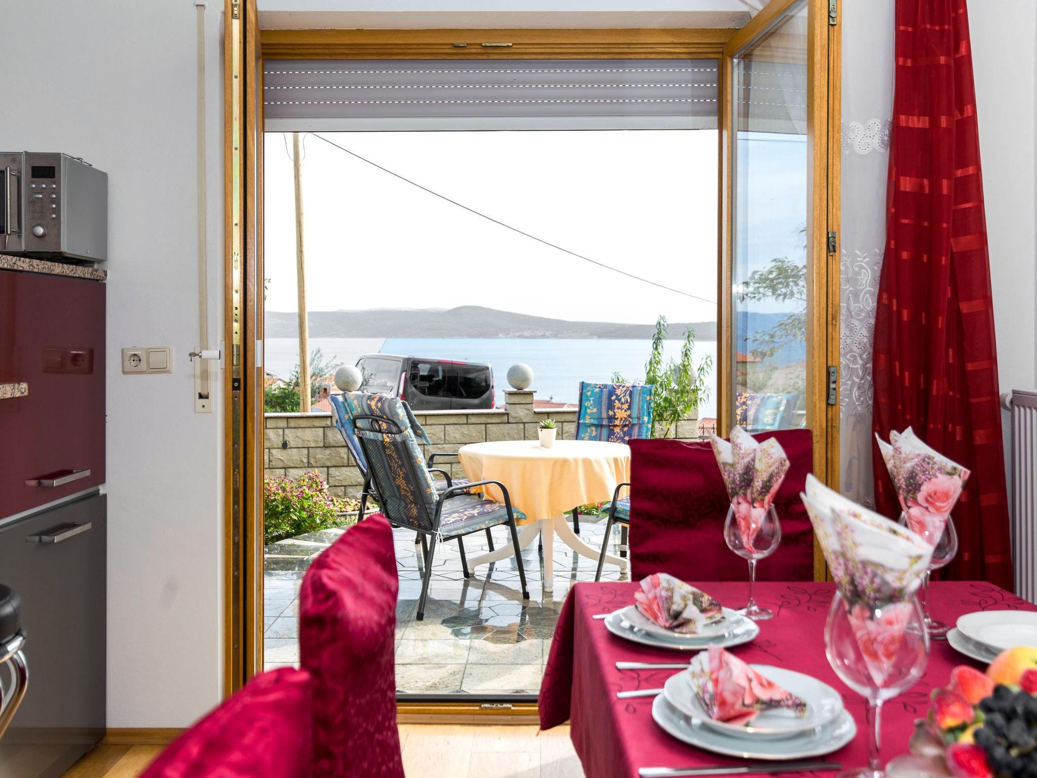 Foto 15 - Appartamento con 2 camere da letto a Crikvenica con piscina e vista mare