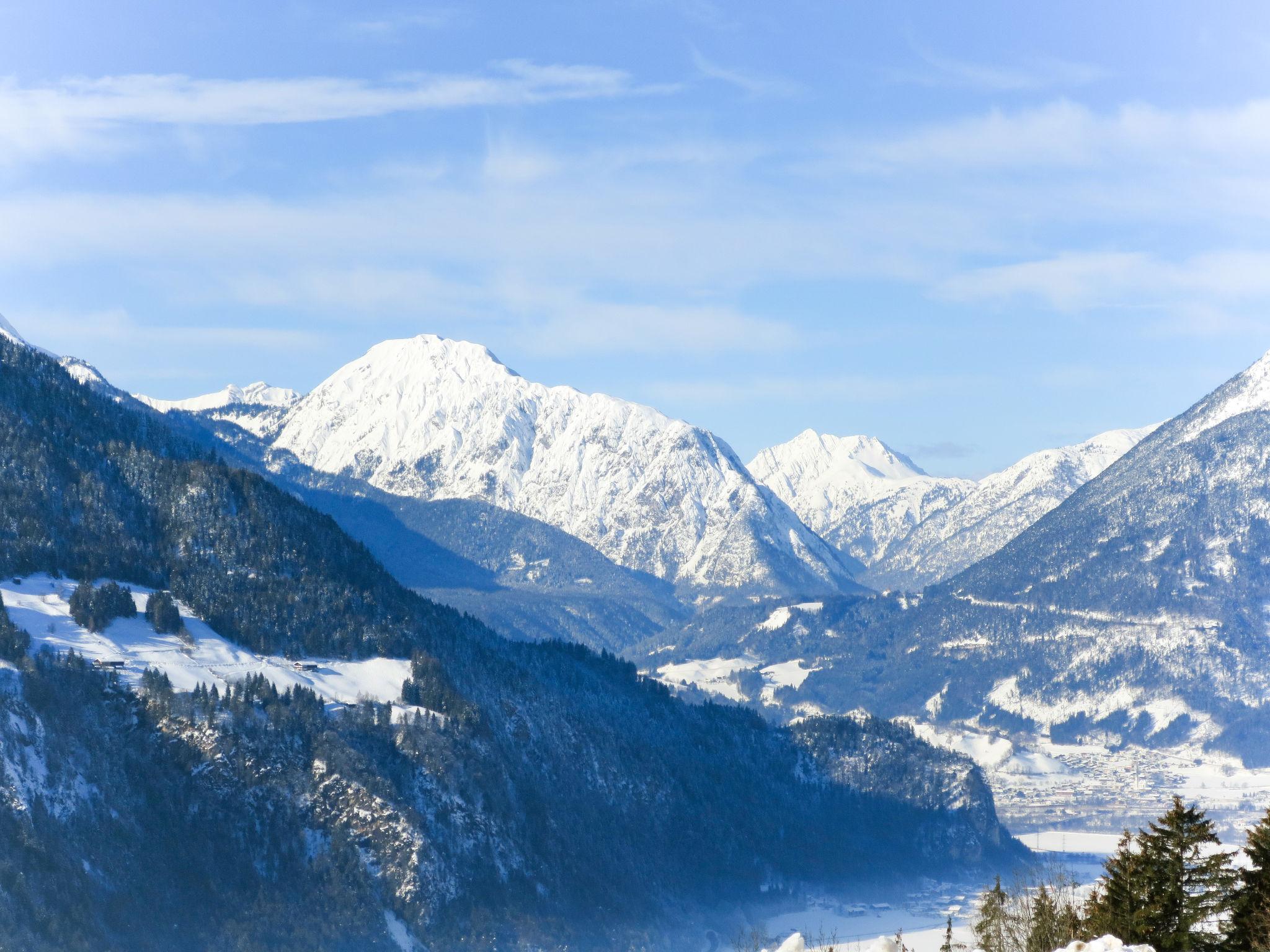 Foto 18 - Appartamento con 2 camere da letto a Hart im Zillertal con vista sulle montagne