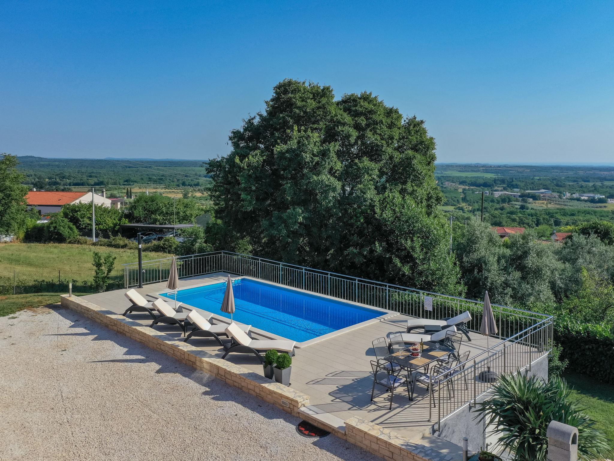 Foto 18 - Casa con 3 camere da letto a Kaštelir-Labinci con piscina privata e vista mare