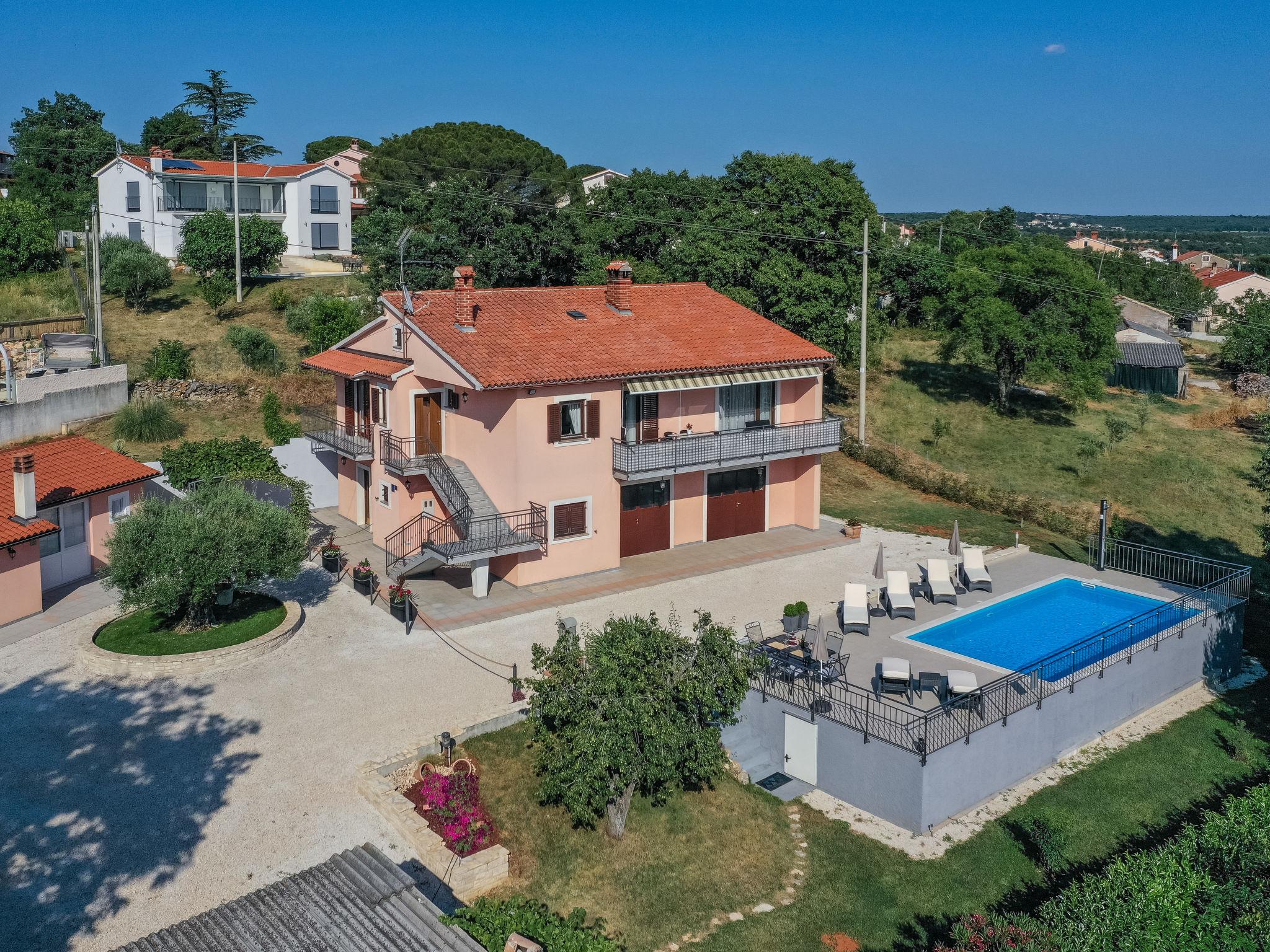 Foto 2 - Casa con 3 camere da letto a Kaštelir-Labinci con piscina privata e vista mare