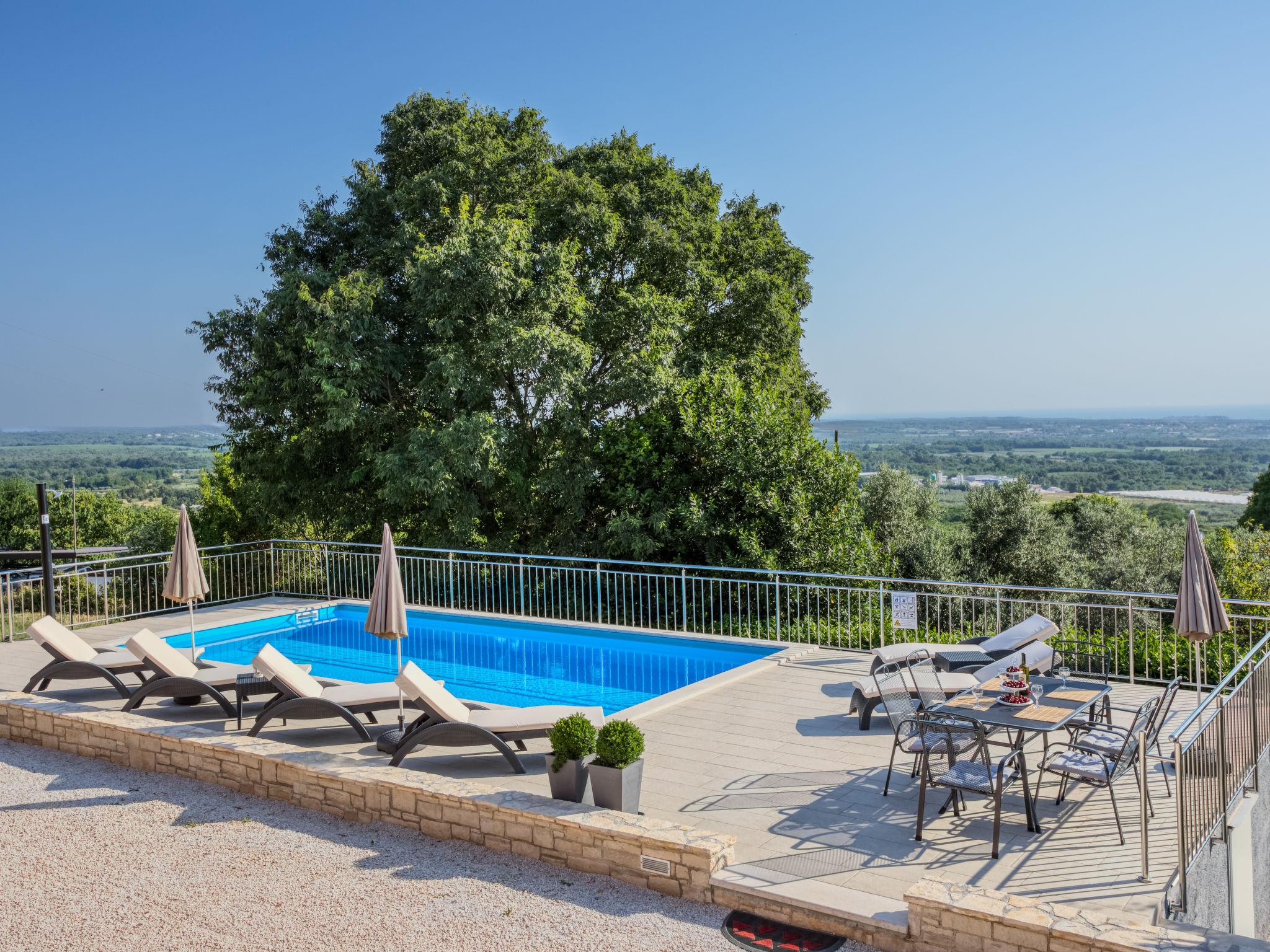 Photo 30 - Maison de 3 chambres à Kaštelir-Labinci avec piscine privée et vues à la mer