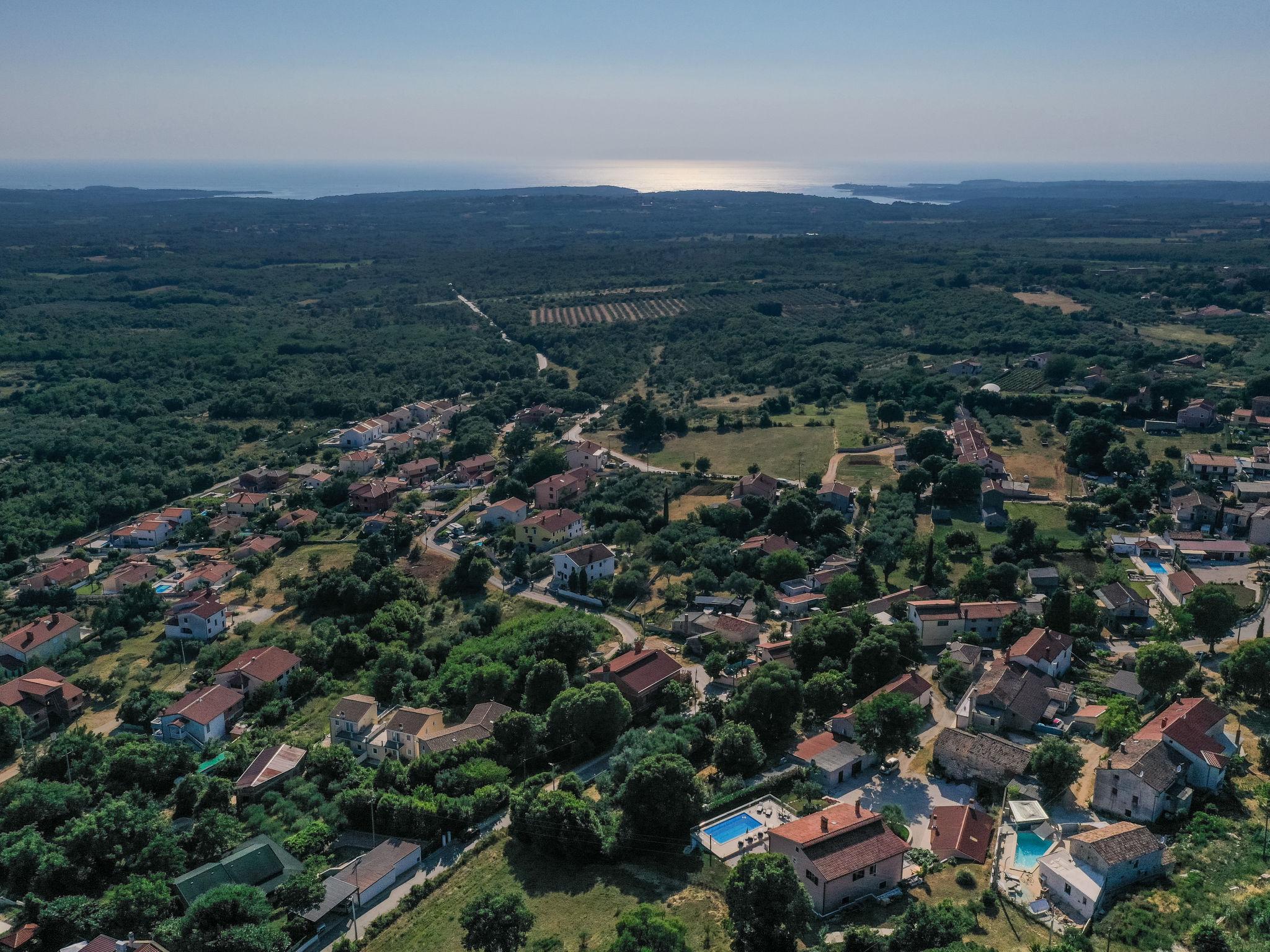 Foto 33 - Casa con 3 camere da letto a Kaštelir-Labinci con piscina privata e vista mare