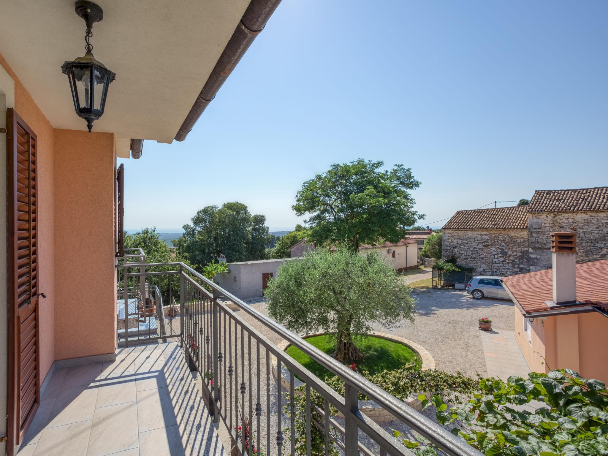 Photo 11 - Maison de 3 chambres à Kaštelir-Labinci avec piscine privée et vues à la mer