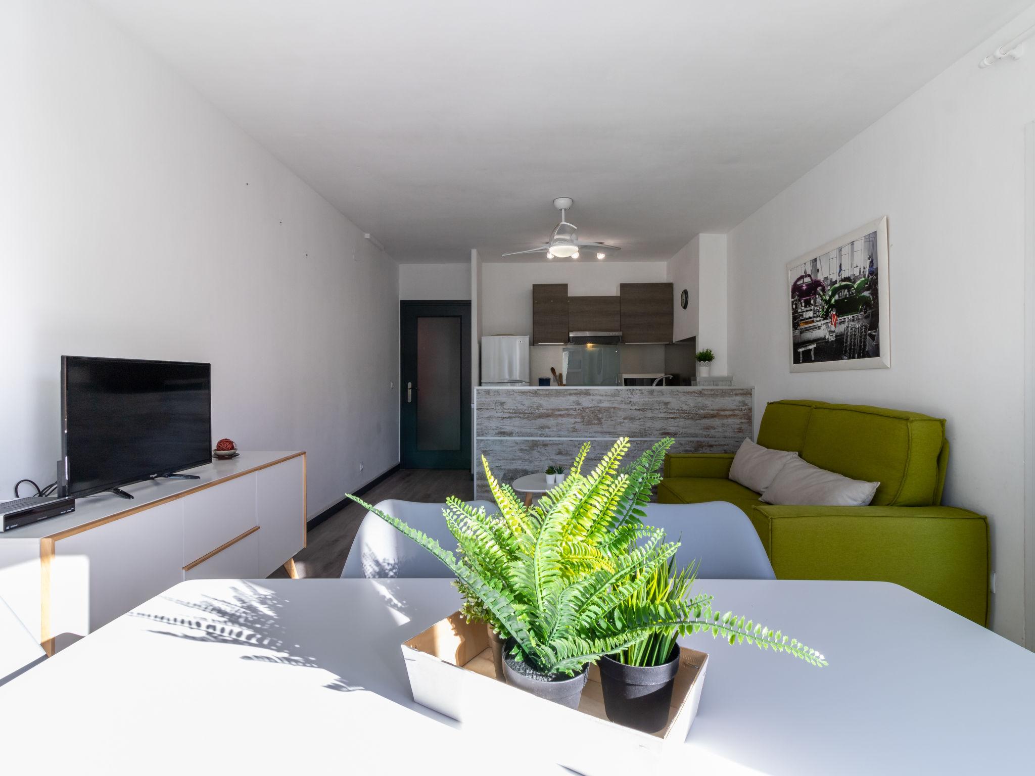 Foto 3 - Appartamento con 3 camere da letto a Castelló d'Empúries con terrazza e vista mare