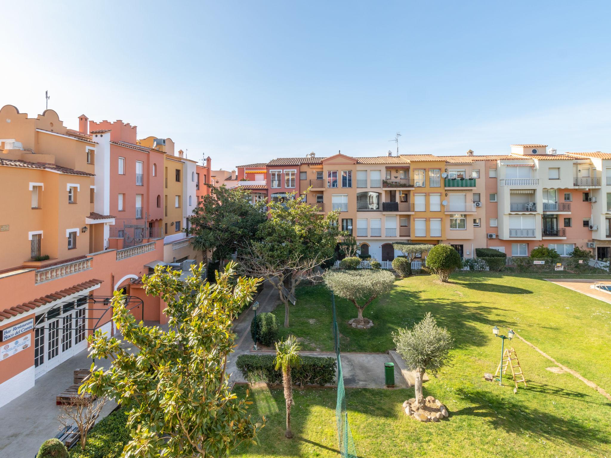 Photo 17 - Appartement de 3 chambres à Castelló d'Empúries avec terrasse et vues à la mer