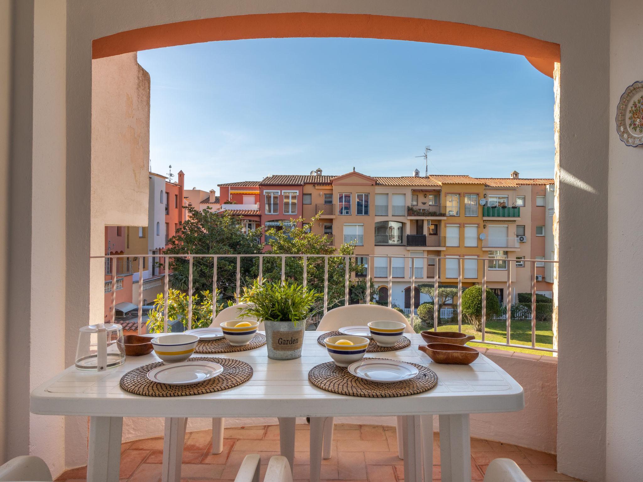 Photo 1 - Appartement de 3 chambres à Castelló d'Empúries avec terrasse et vues à la mer