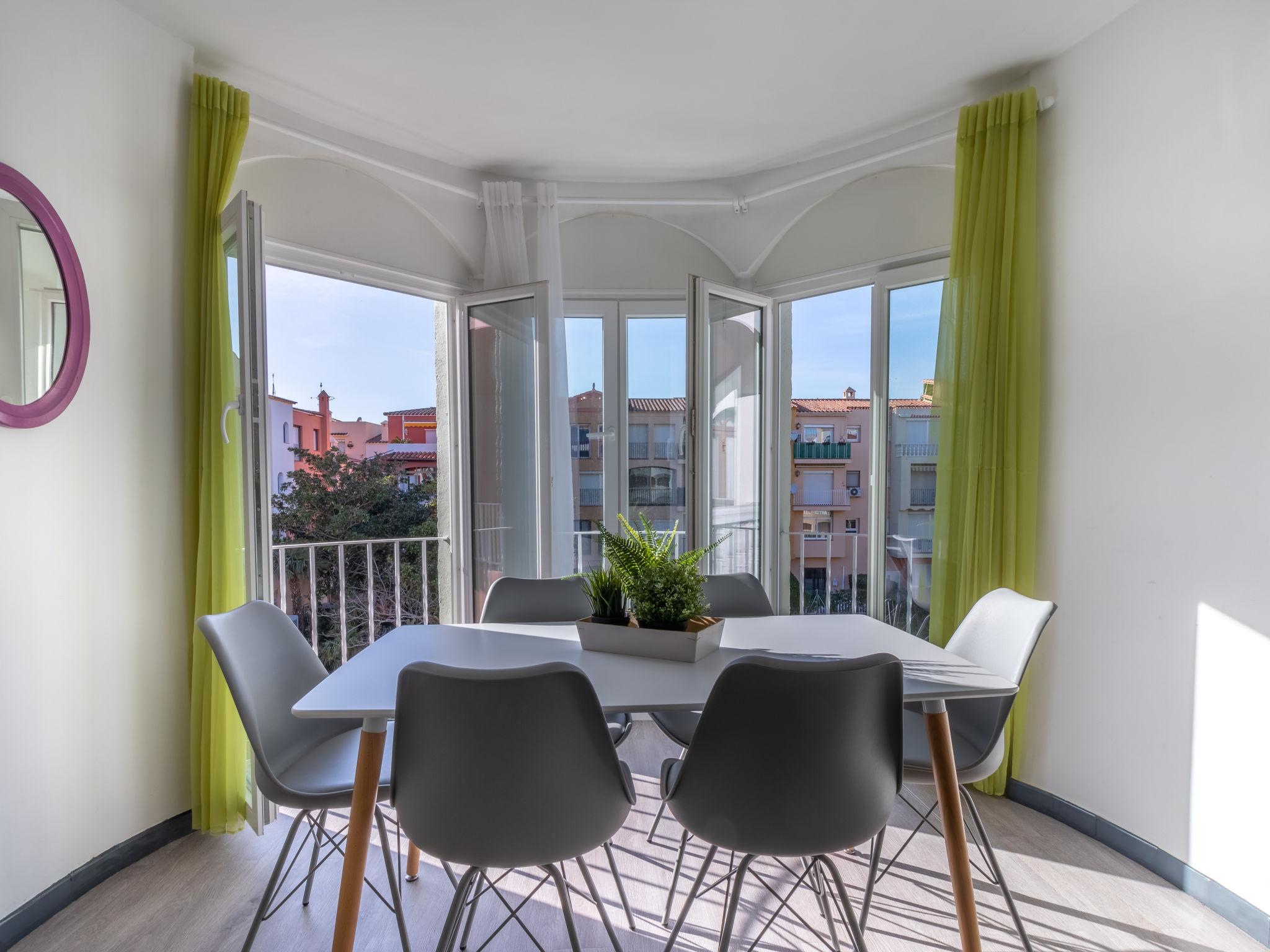 Foto 7 - Apartamento de 3 habitaciones en Castelló d'Empúries con terraza y vistas al mar