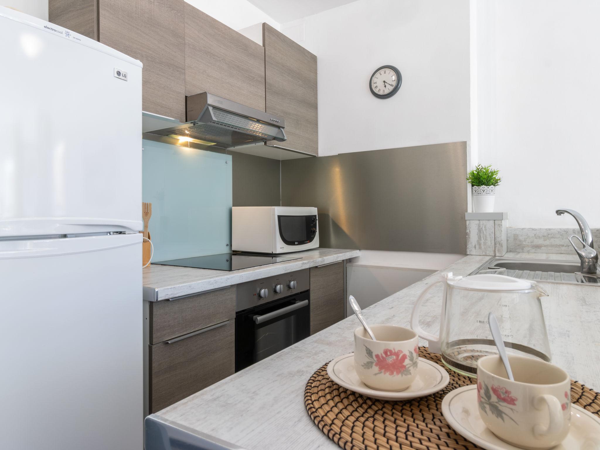 Foto 10 - Appartamento con 3 camere da letto a Castelló d'Empúries con terrazza e vista mare