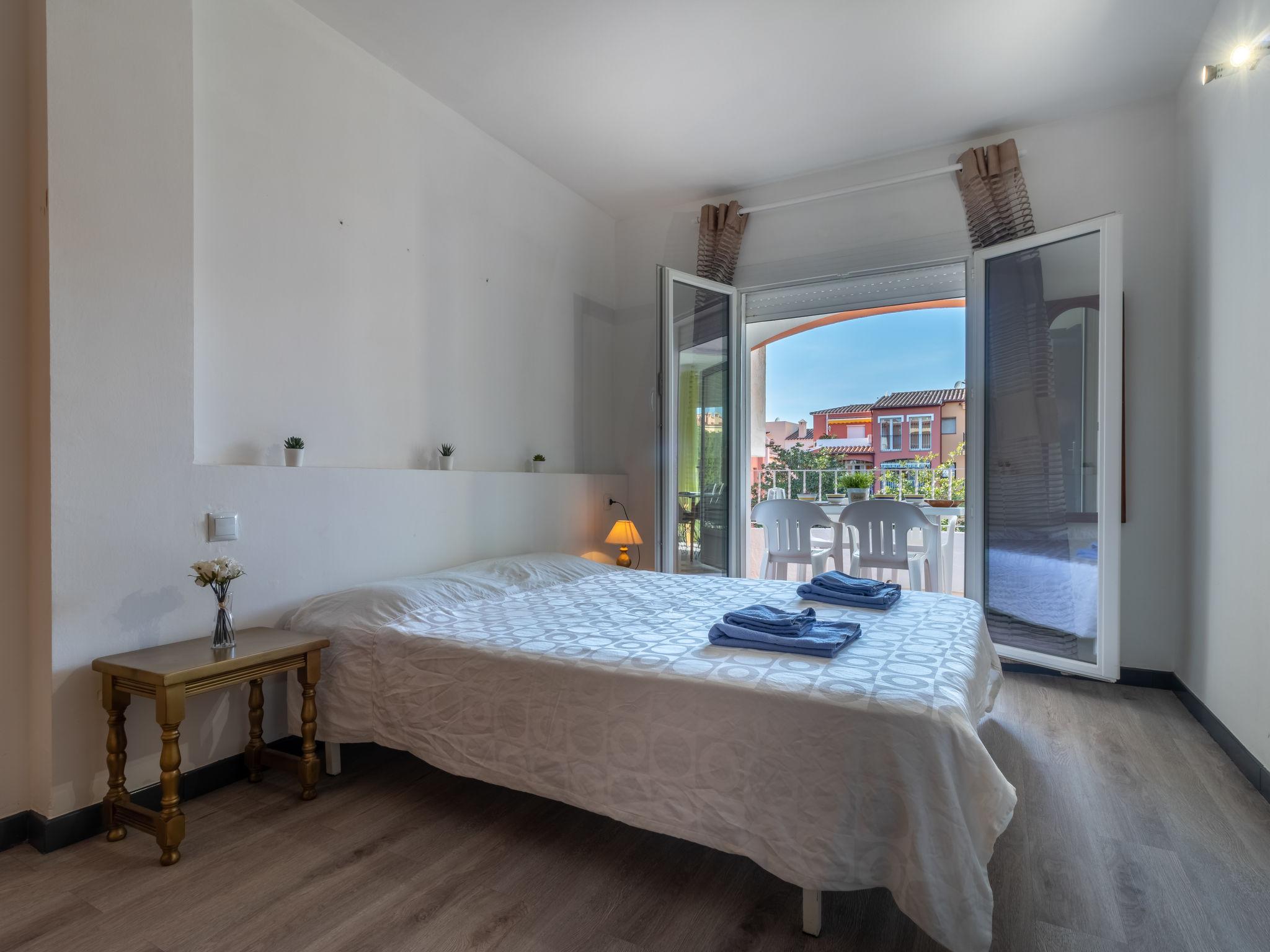 Foto 5 - Apartment mit 3 Schlafzimmern in Castelló d'Empúries mit terrasse und blick aufs meer