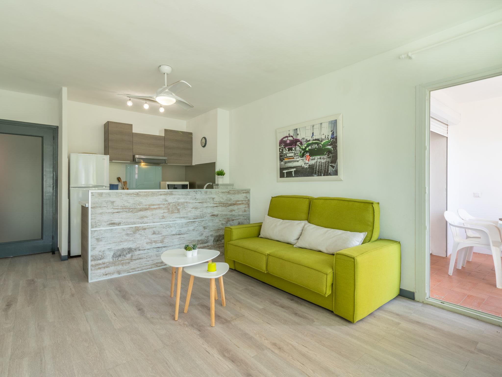 Foto 9 - Apartamento de 3 habitaciones en Castelló d'Empúries con terraza y vistas al mar