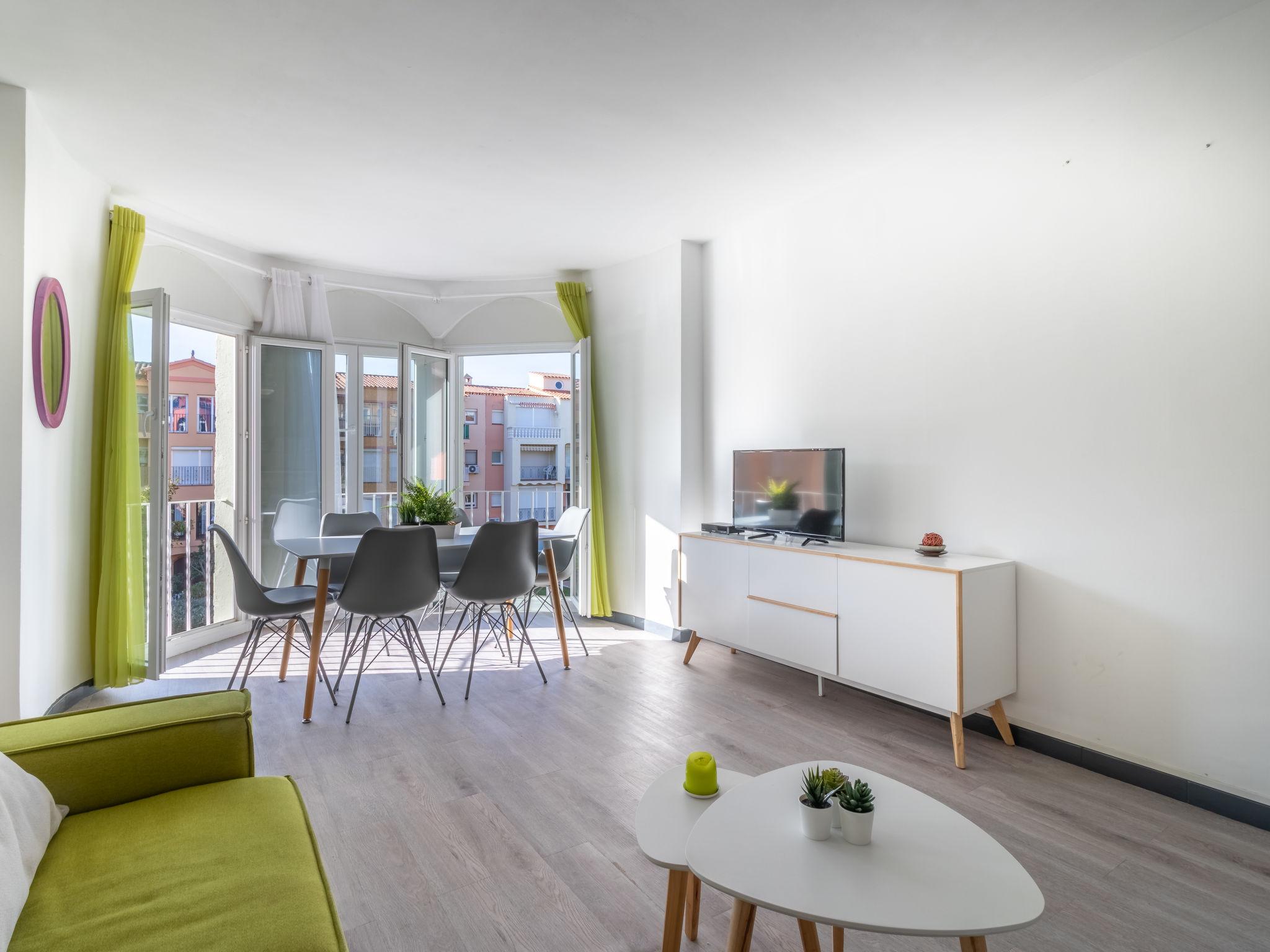 Foto 6 - Apartamento de 3 quartos em Castelló d'Empúries com terraço e vistas do mar