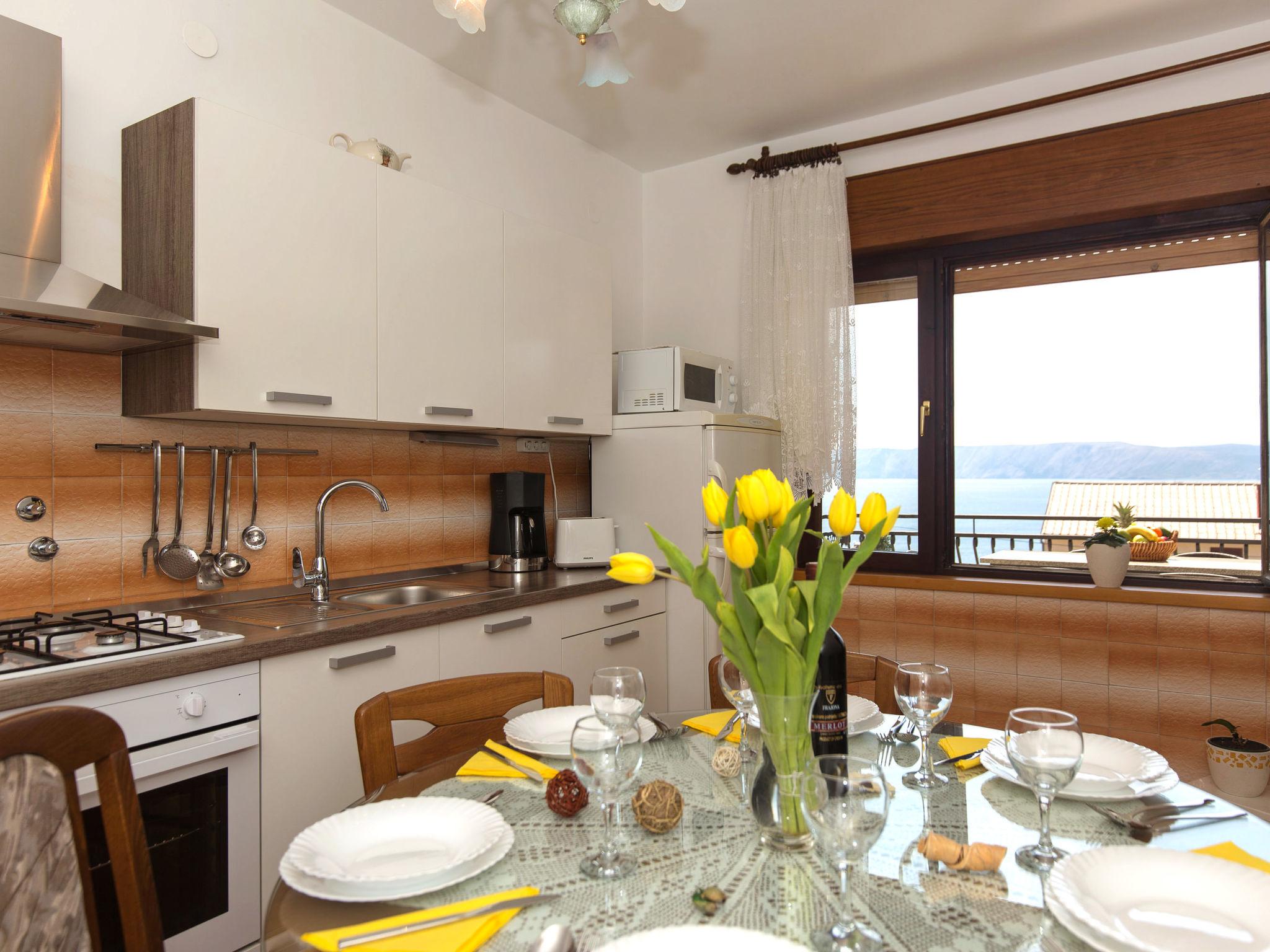 Foto 3 - Apartment mit 2 Schlafzimmern in Novi Vinodolski mit terrasse und blick aufs meer