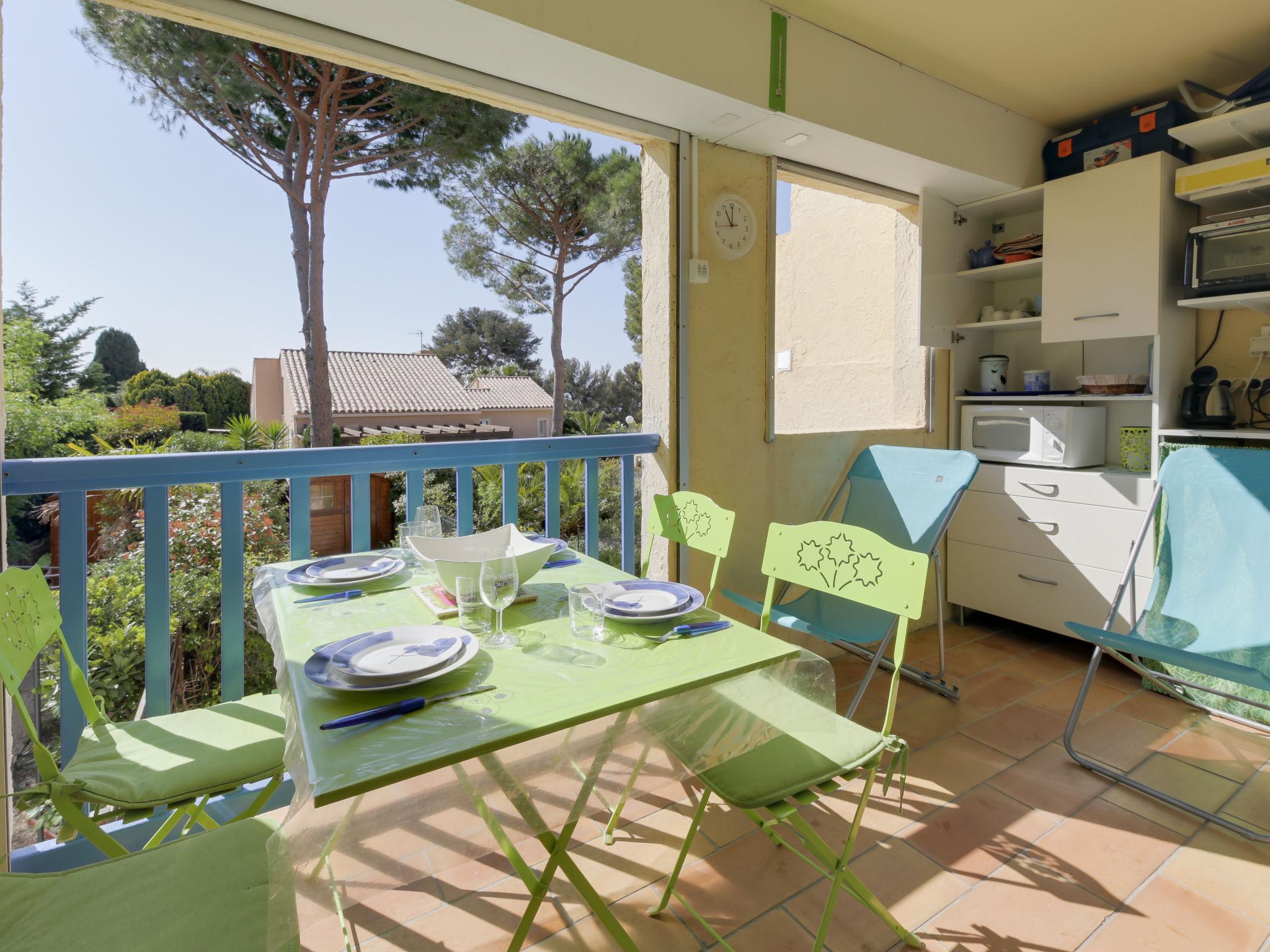 Photo 1 - Apartment in Bandol with terrace and sea view