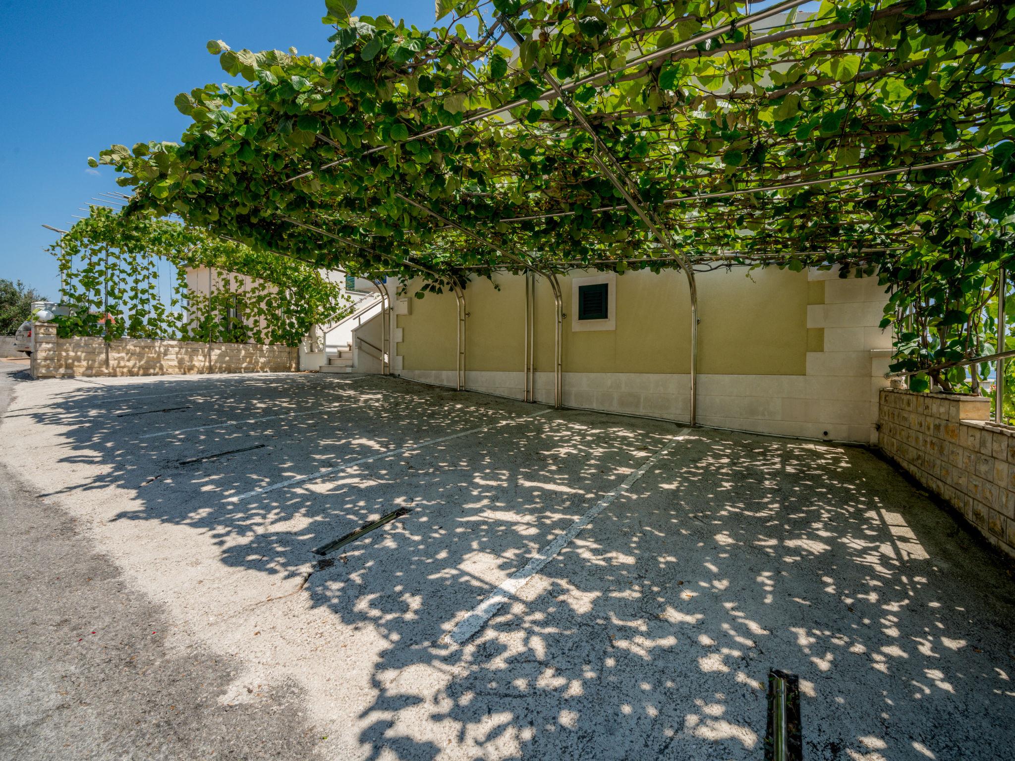 Photo 26 - Appartement de 2 chambres à Okrug avec piscine et jardin