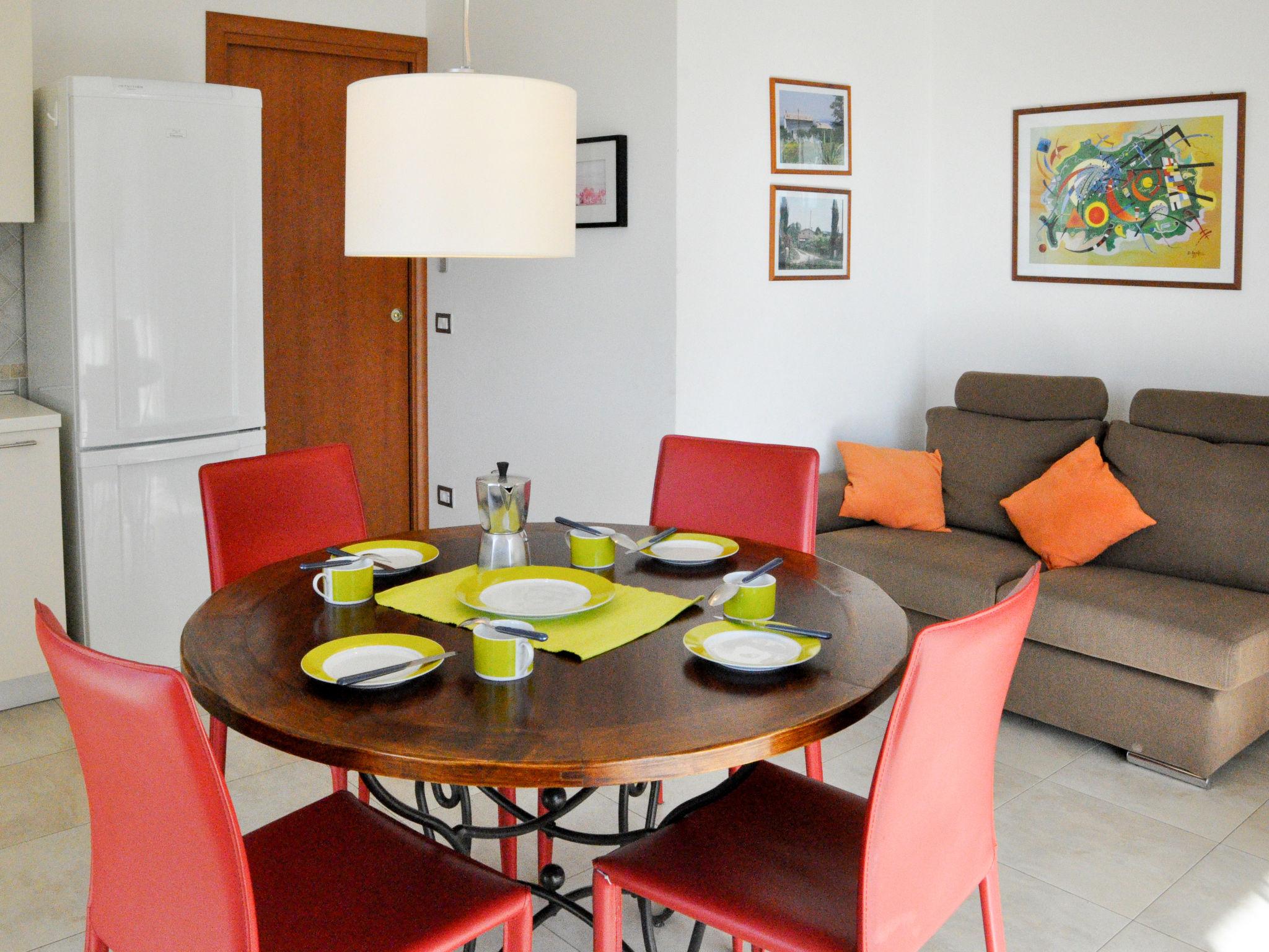 Photo 9 - 2 bedroom Apartment in Lazise with swimming pool and garden