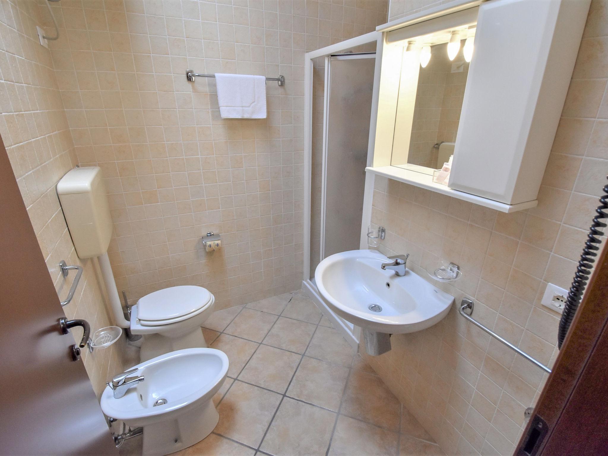 Foto 17 - Appartamento con 2 camere da letto a Comacchio con piscina e vista mare