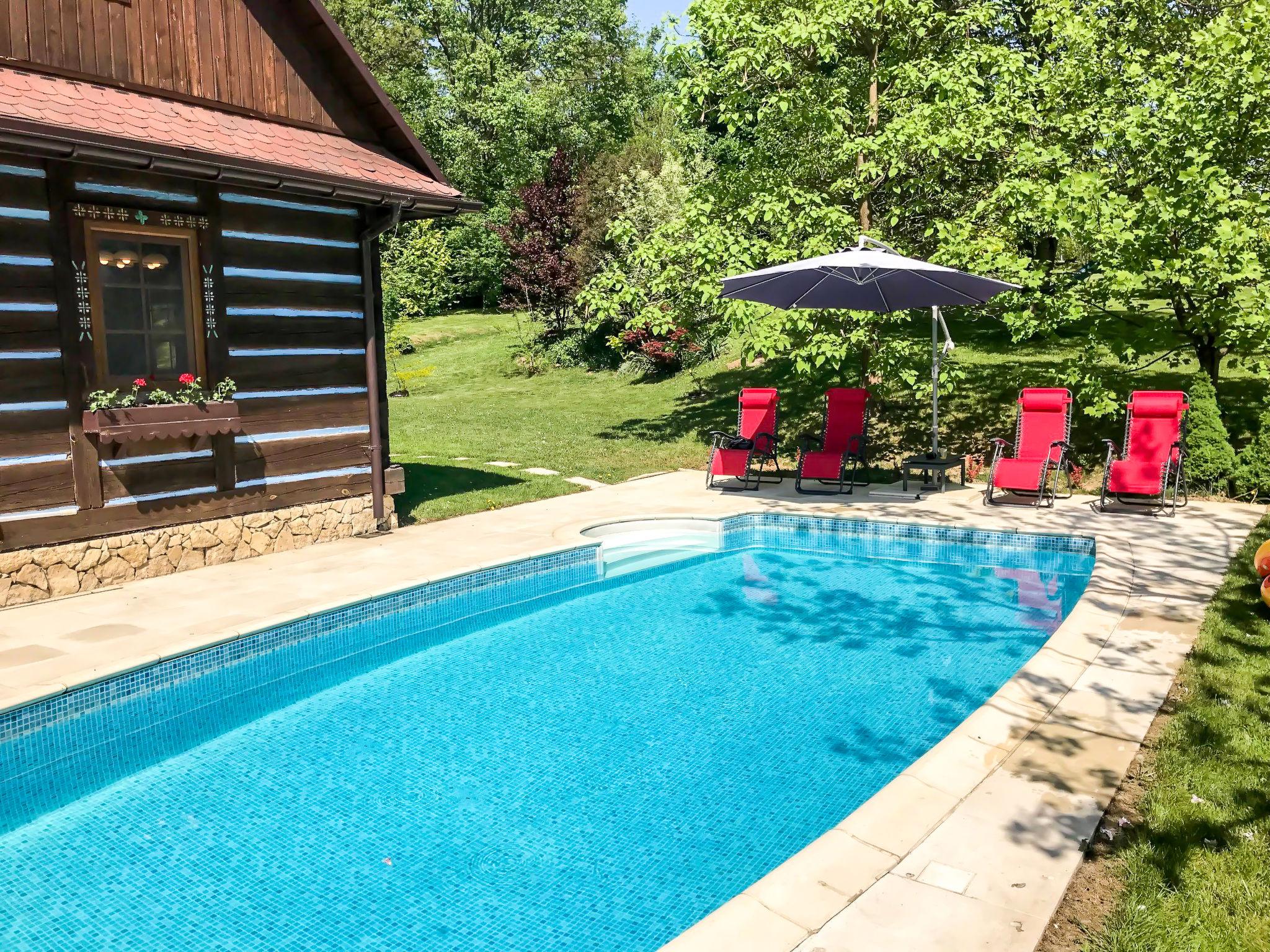 Foto 1 - Casa de 2 quartos em Liszki com piscina privada e jardim