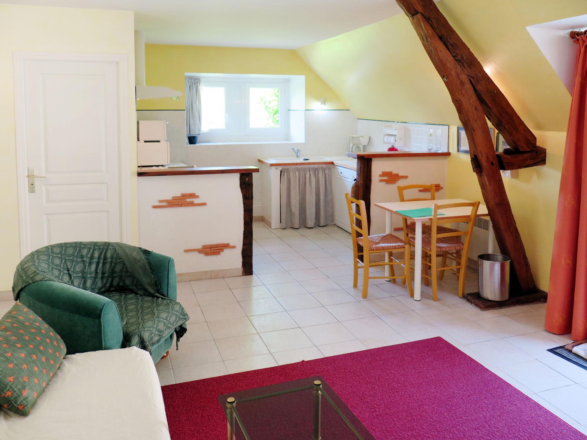 Photo 4 - 1 bedroom Apartment in Saint-Georges-de-Montclard with swimming pool and garden