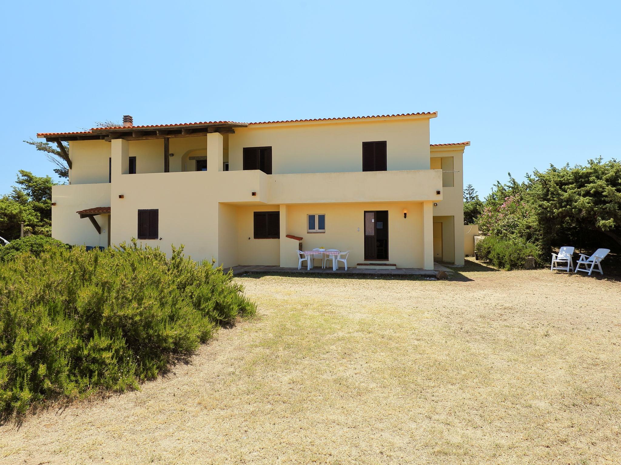 Foto 2 - Apartamento de 2 habitaciones en Valledoria con jardín y vistas al mar