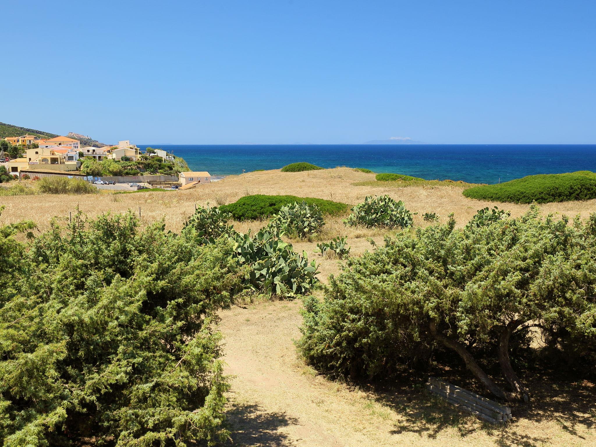 Photo 13 - Appartement de 2 chambres à Valledoria avec jardin et vues à la mer