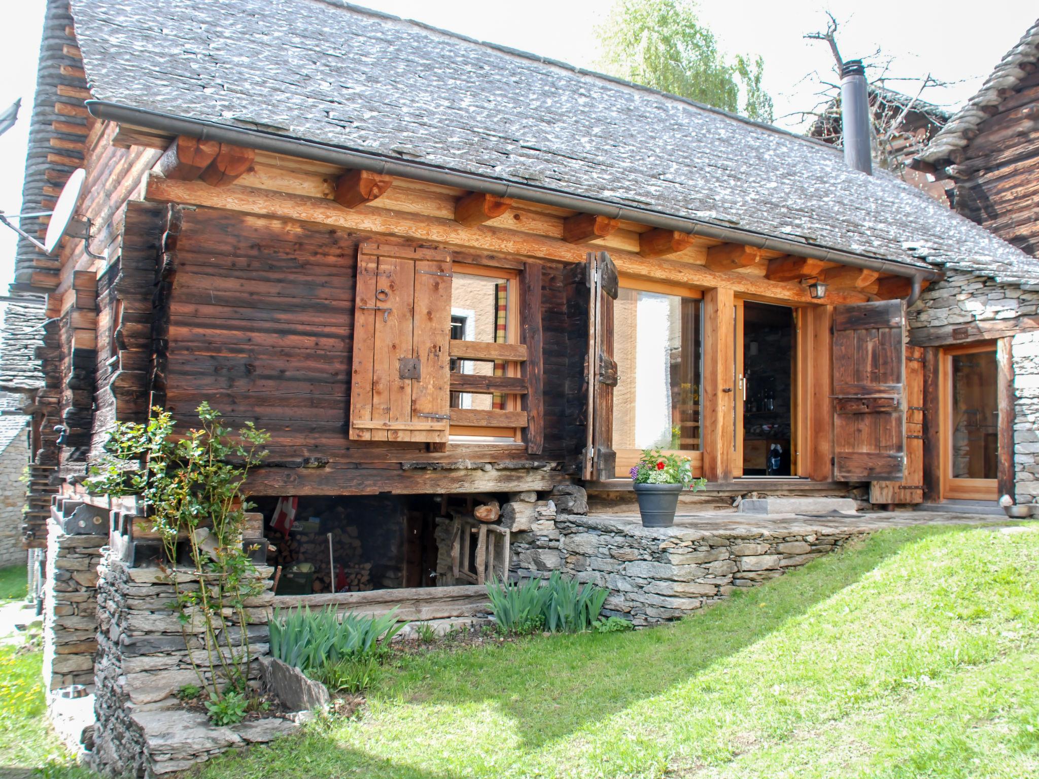 Photo 1 - Maison de 3 chambres à Serravalle avec jardin et vues sur la montagne