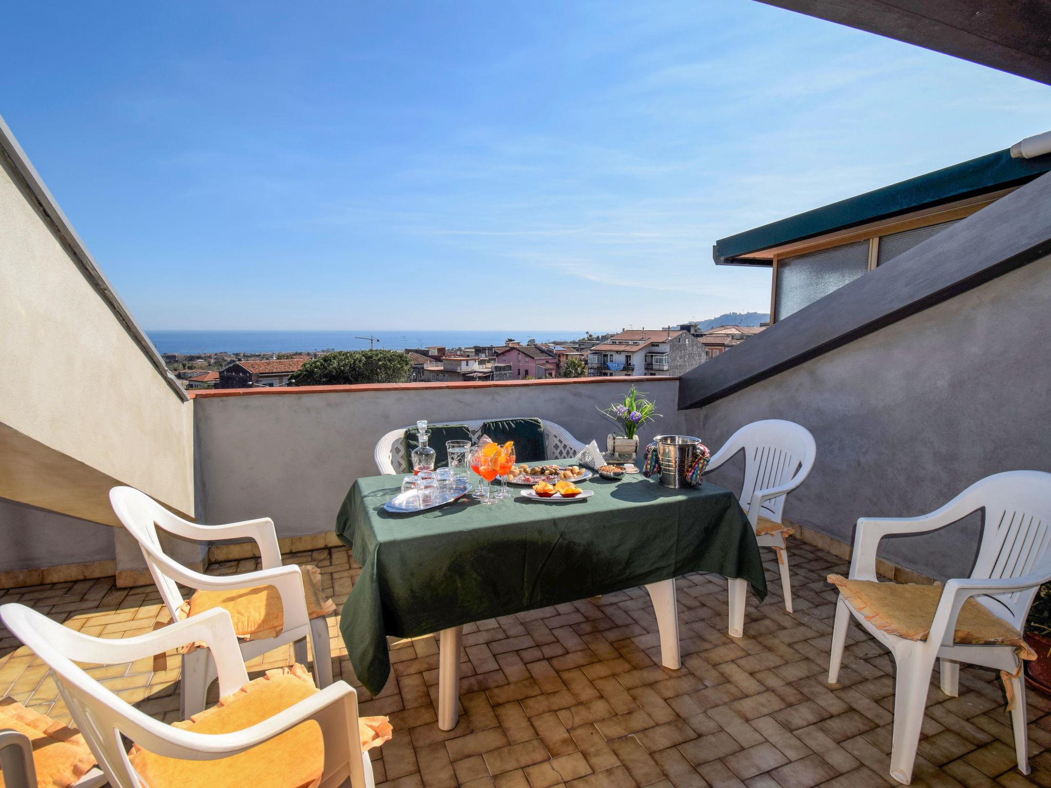 Foto 3 - Apartamento de 3 quartos em Acireale com terraço e vistas do mar