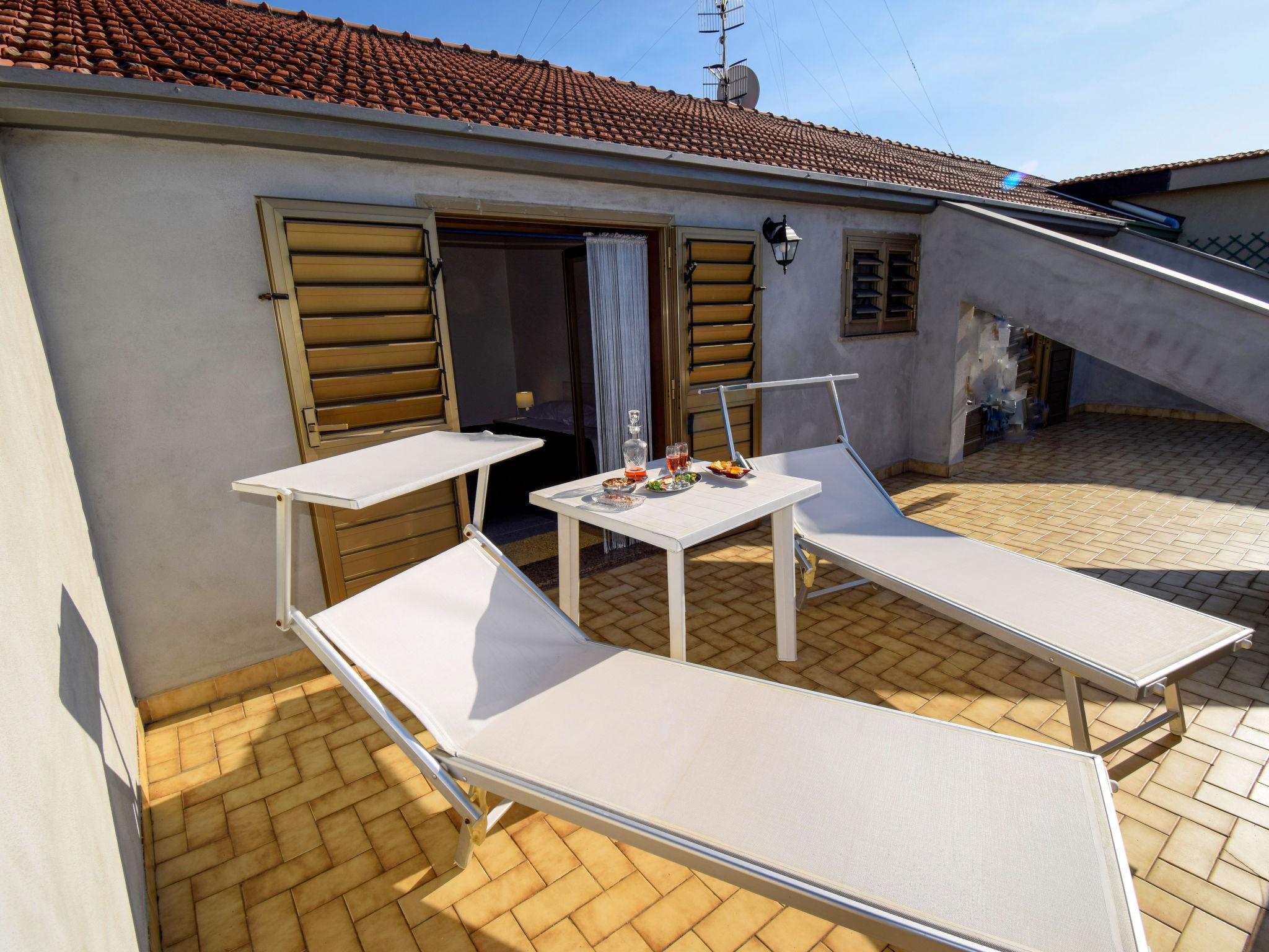 Foto 4 - Apartamento de 3 habitaciones en Acireale con terraza y vistas al mar