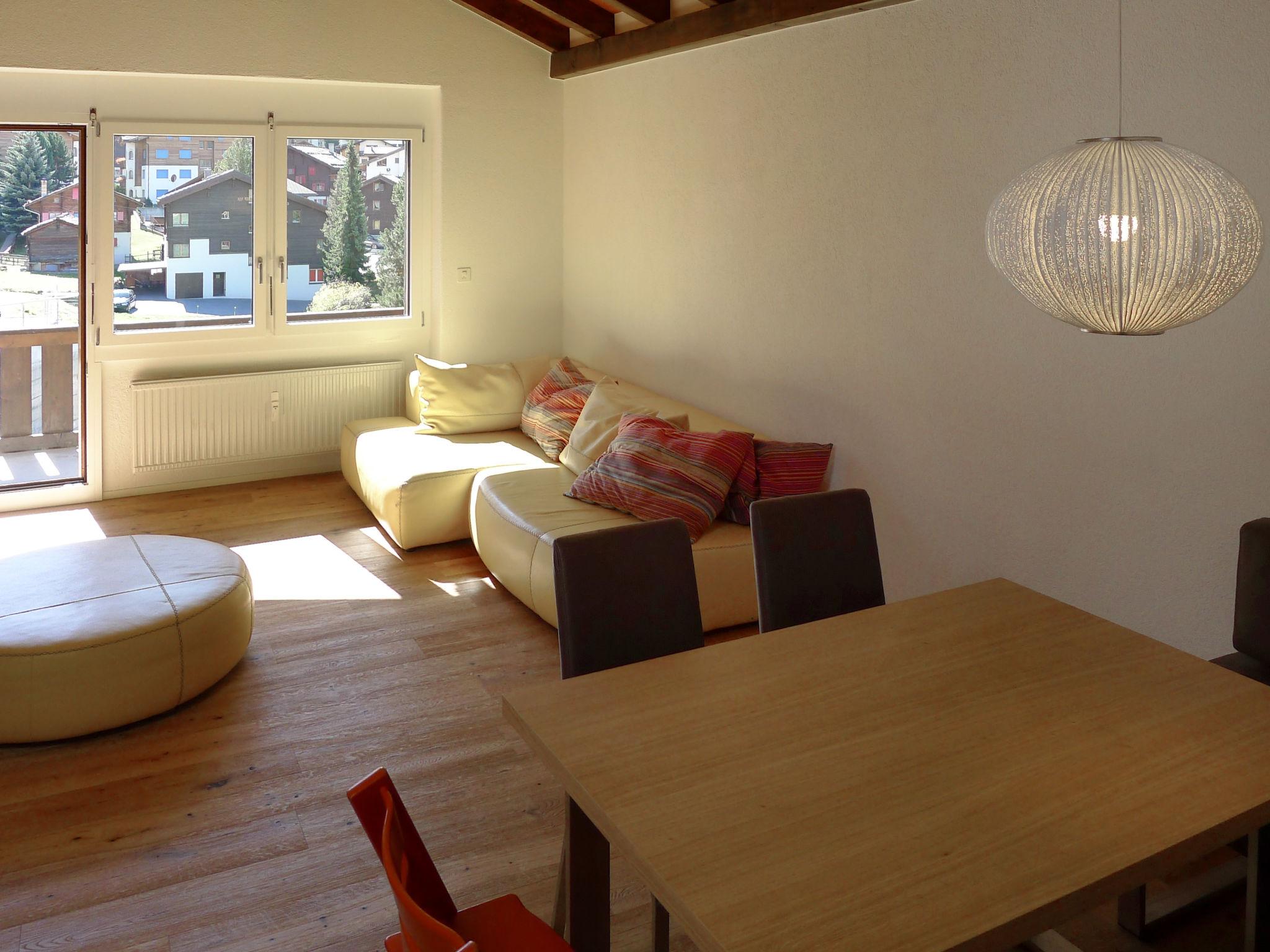Foto 7 - Appartamento con 2 camere da letto a Grächen con vista sulle montagne