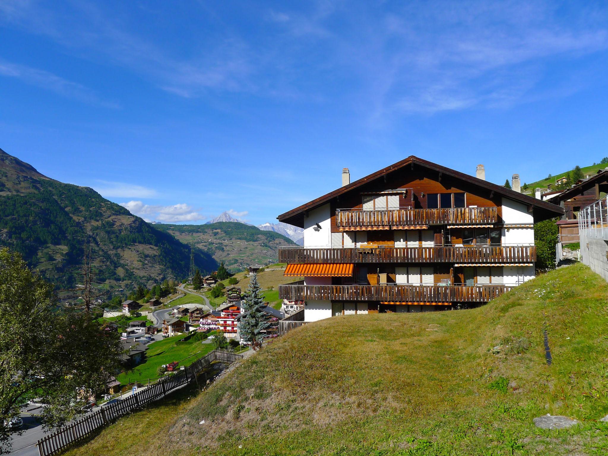 Foto 1 - Appartamento con 2 camere da letto a Grächen con vista sulle montagne