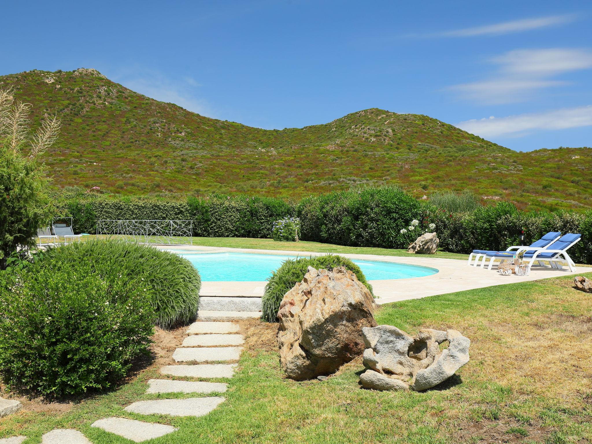 Photo 29 - Maison de 4 chambres à Golfo Aranci avec piscine privée et jardin