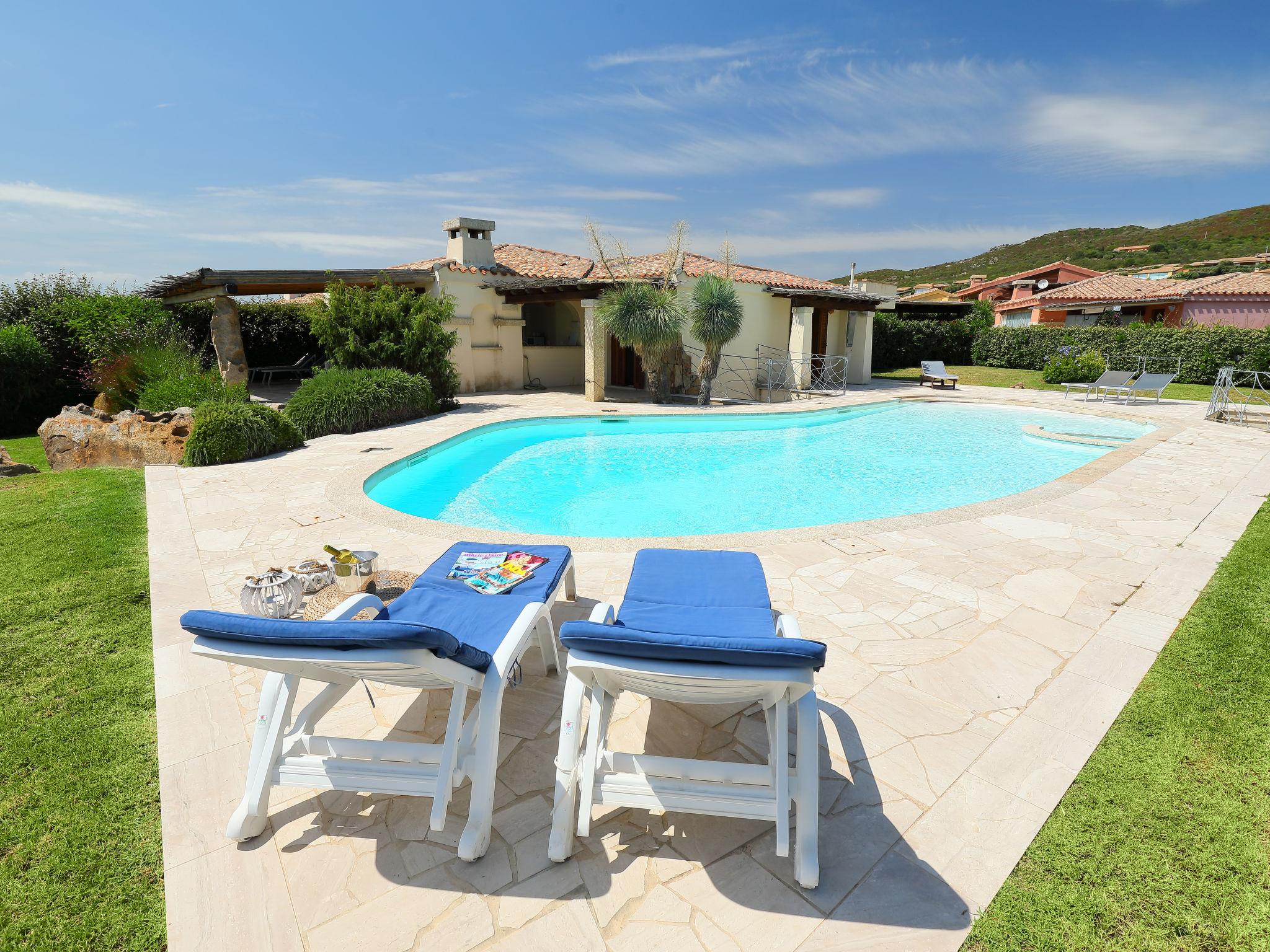 Photo 2 - Maison de 4 chambres à Golfo Aranci avec piscine privée et jardin