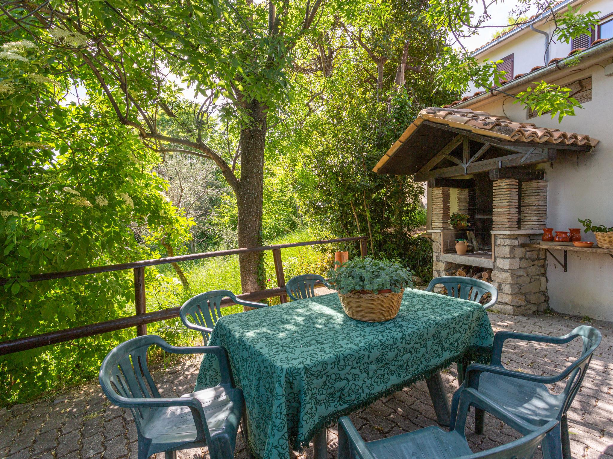 Foto 1 - Casa de 3 habitaciones en Roccascalegna con jardín y terraza