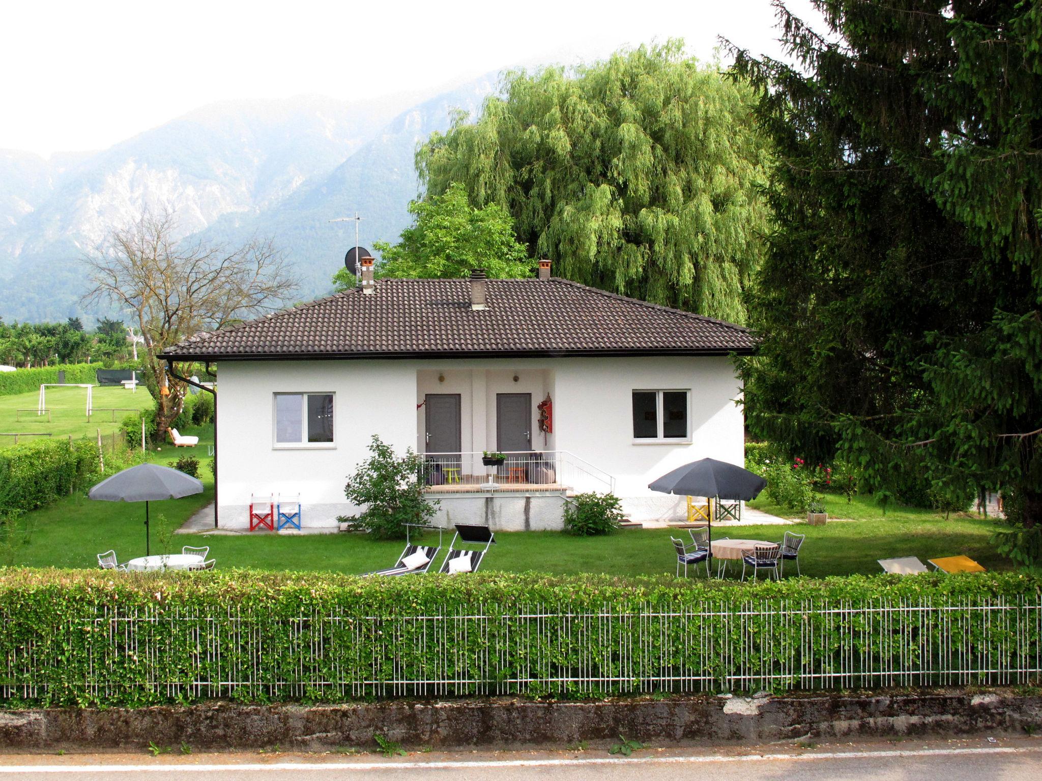 Photo 8 - Maison de 1 chambre à Calceranica al Lago avec jardin et vues sur la montagne