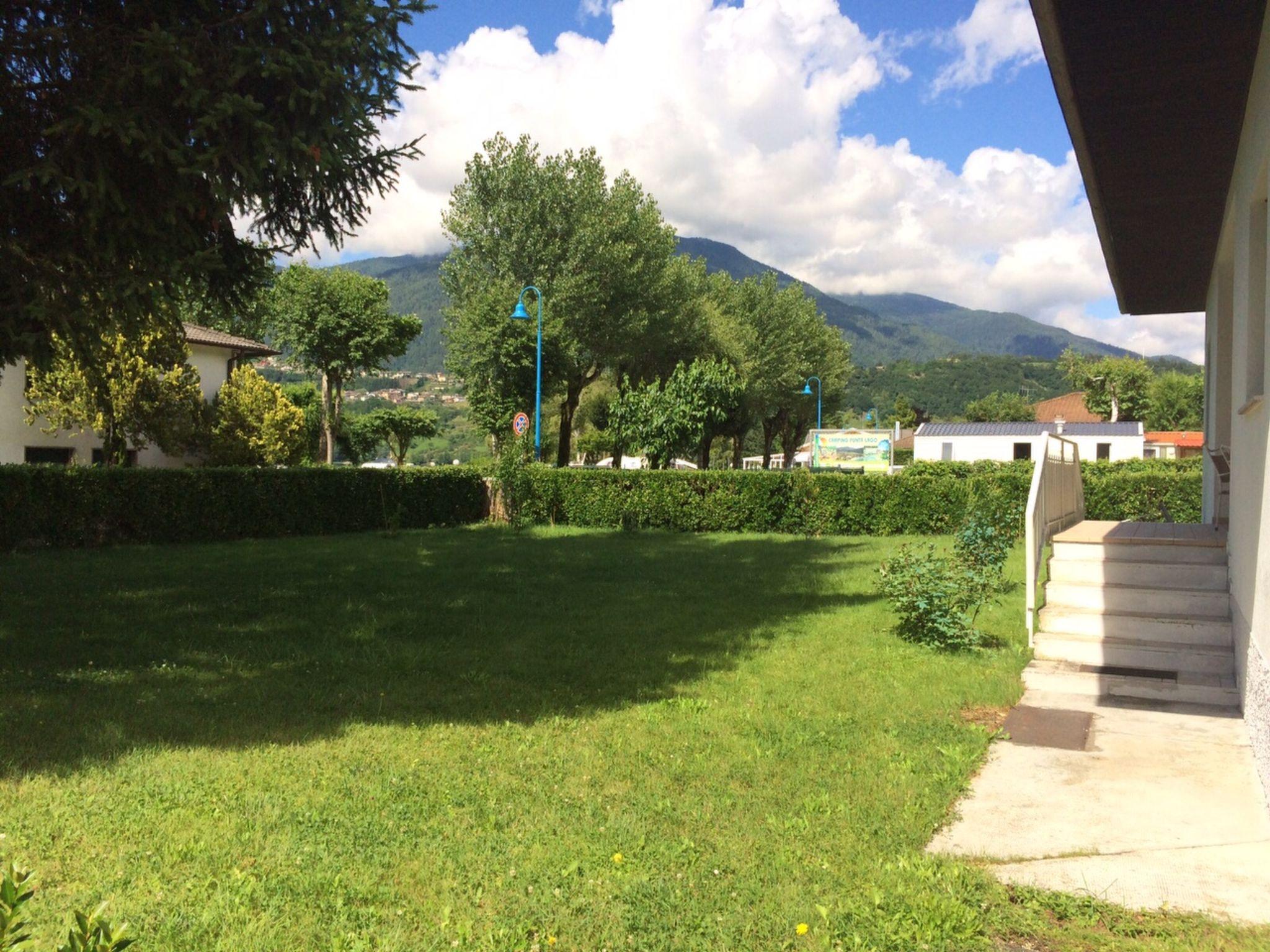 Photo 8 - Maison de 1 chambre à Calceranica al Lago avec jardin et terrasse