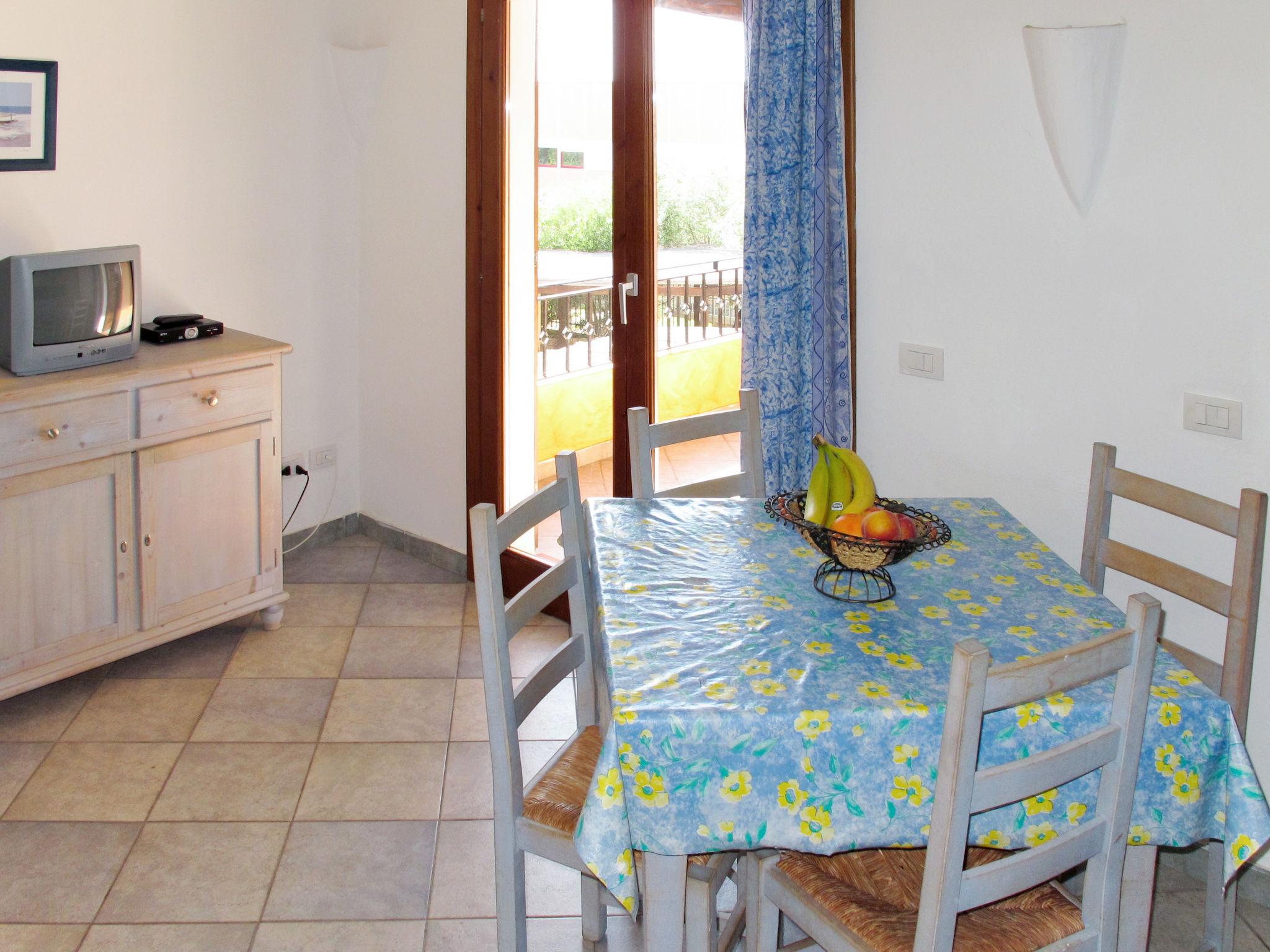 Photo 3 - 1 bedroom Apartment in Palau with swimming pool and garden