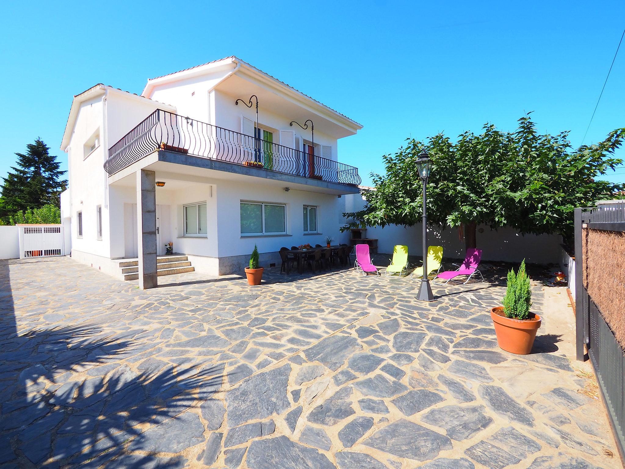 Foto 1 - Casa de 5 habitaciones en Castelló d'Empúries con terraza y vistas al mar