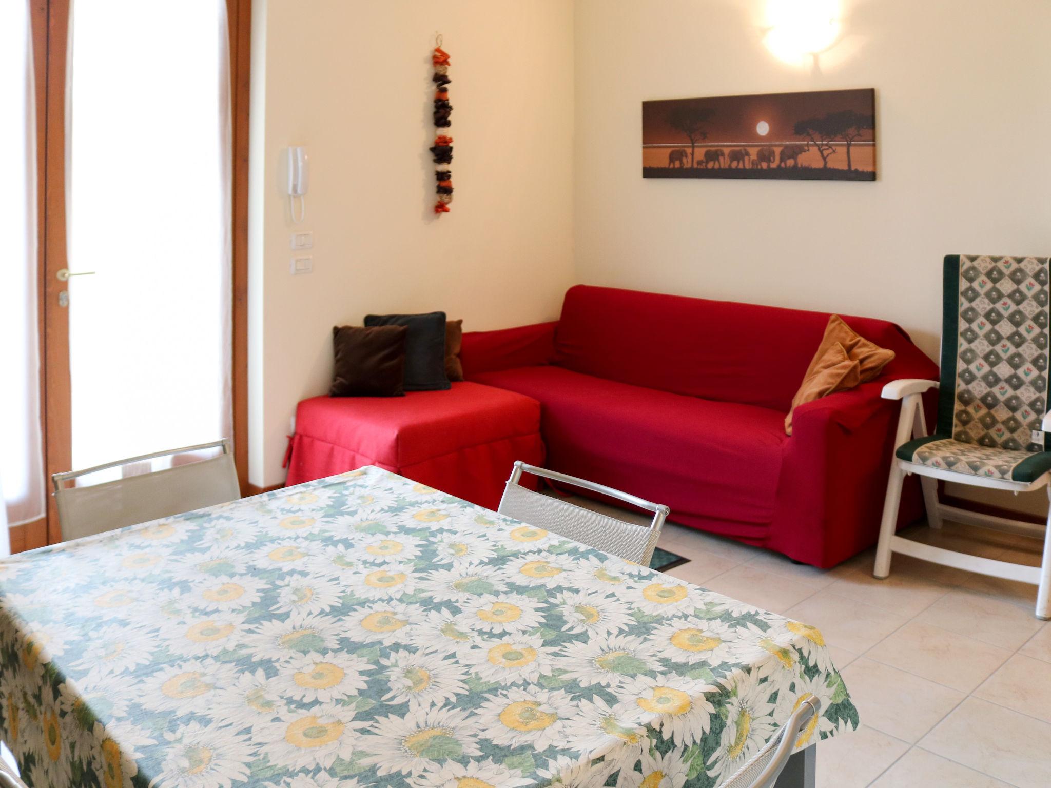 Foto 7 - Appartamento con 2 camere da letto a Lazise con piscina e vista sulle montagne
