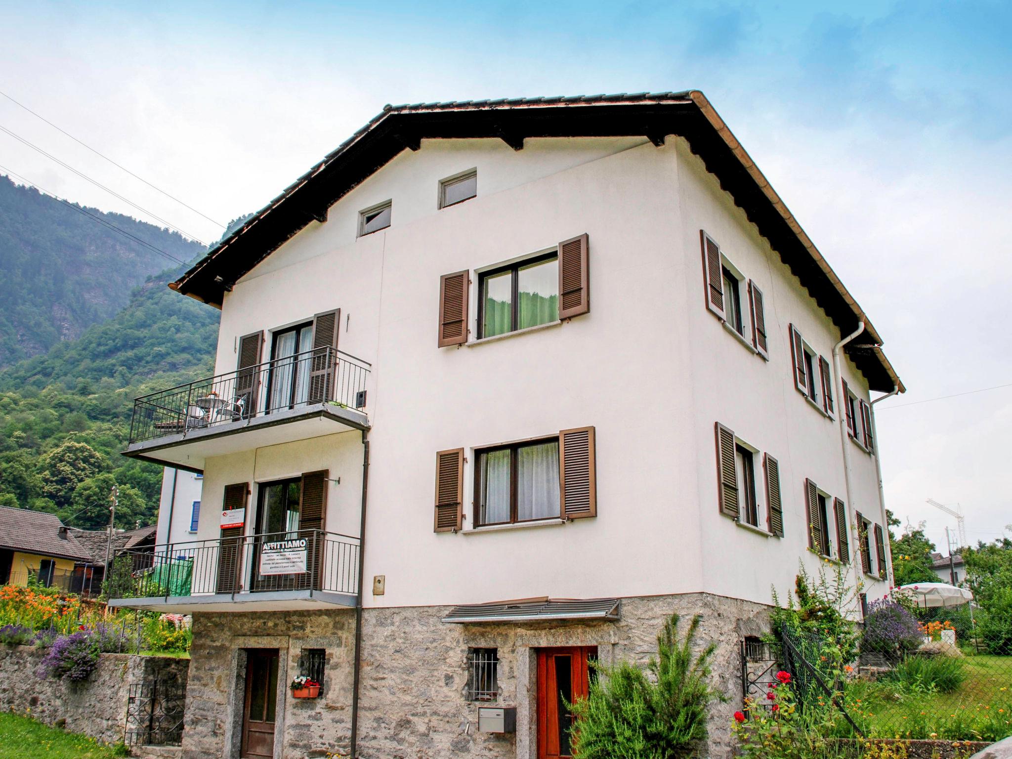 Photo 1 - Appartement de 3 chambres à Faido avec jardin et vues sur la montagne