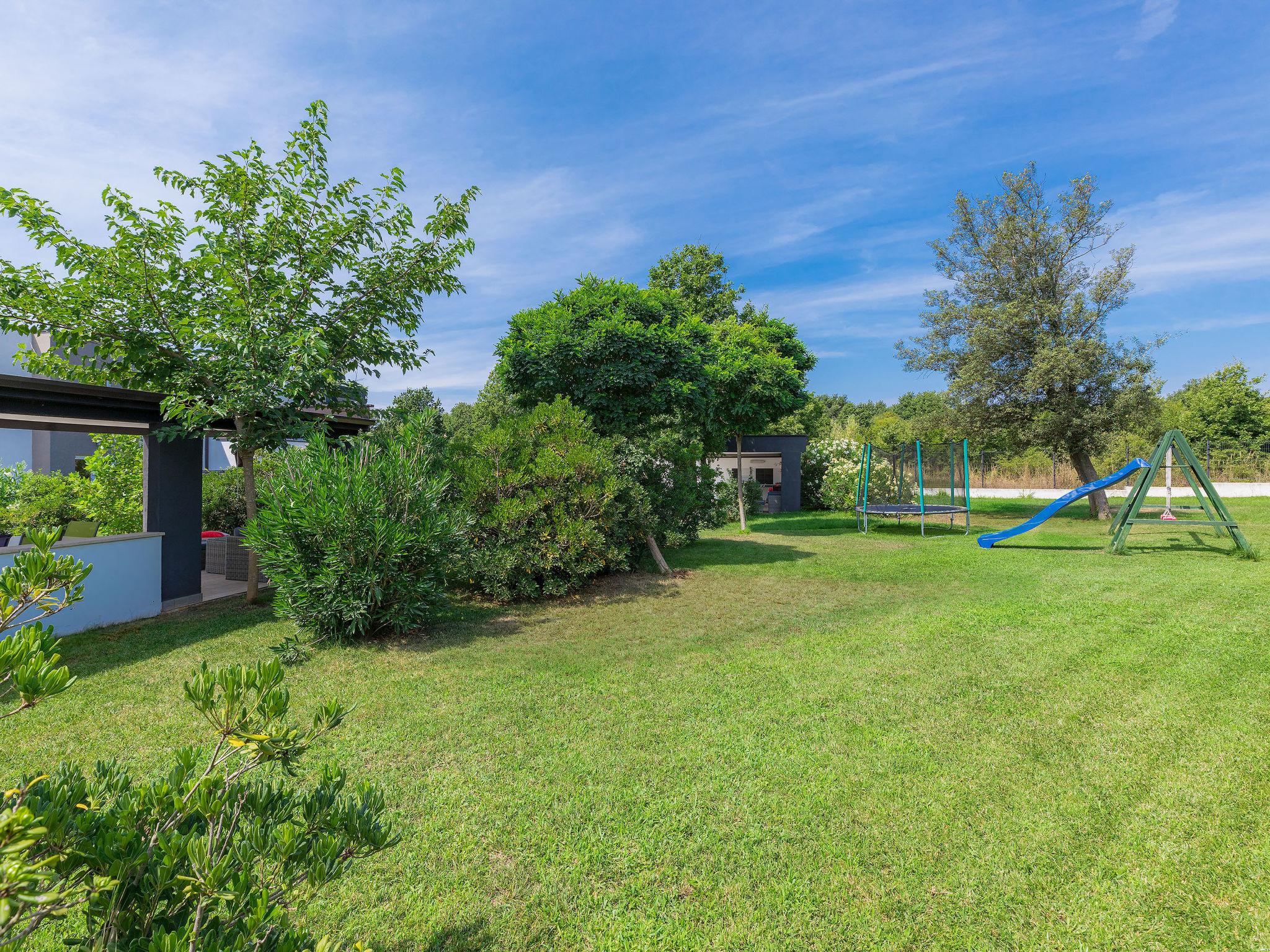 Photo 31 - Maison de 3 chambres à Ližnjan avec piscine privée et vues à la mer