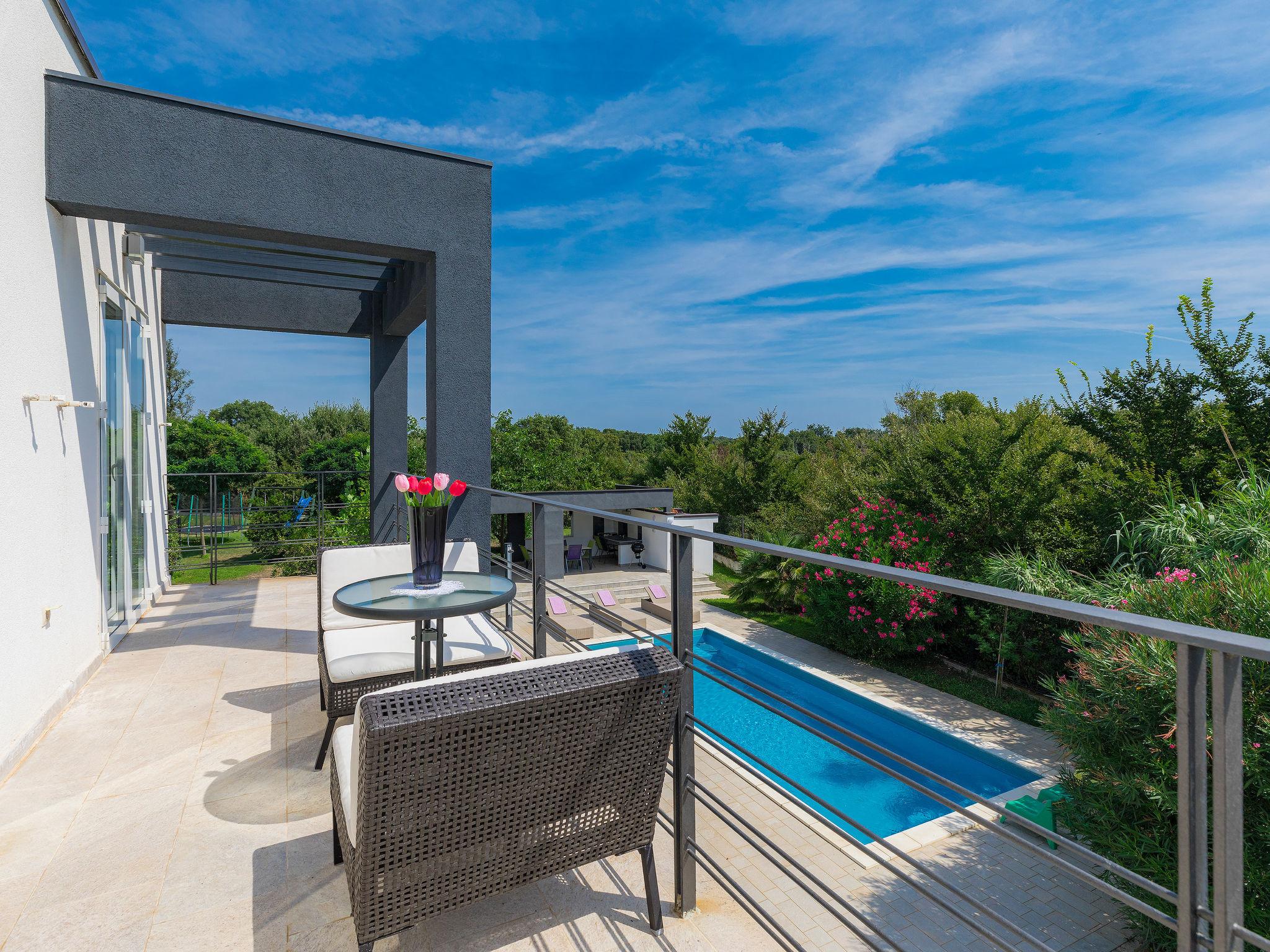 Foto 31 - Casa de 3 quartos em Ližnjan com piscina privada e vistas do mar