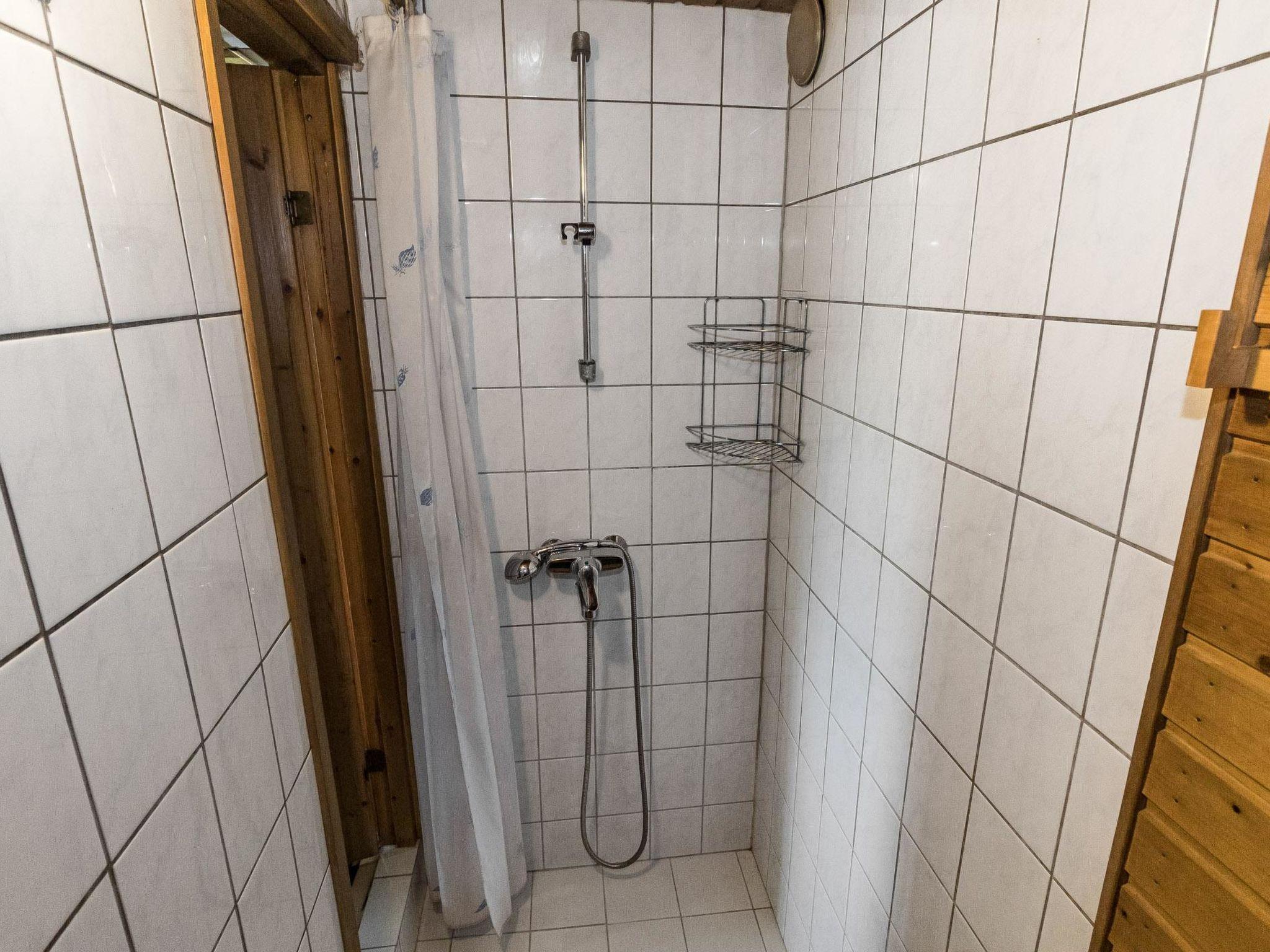 Foto 16 - Casa de 1 quarto em Kirkkonummi com sauna
