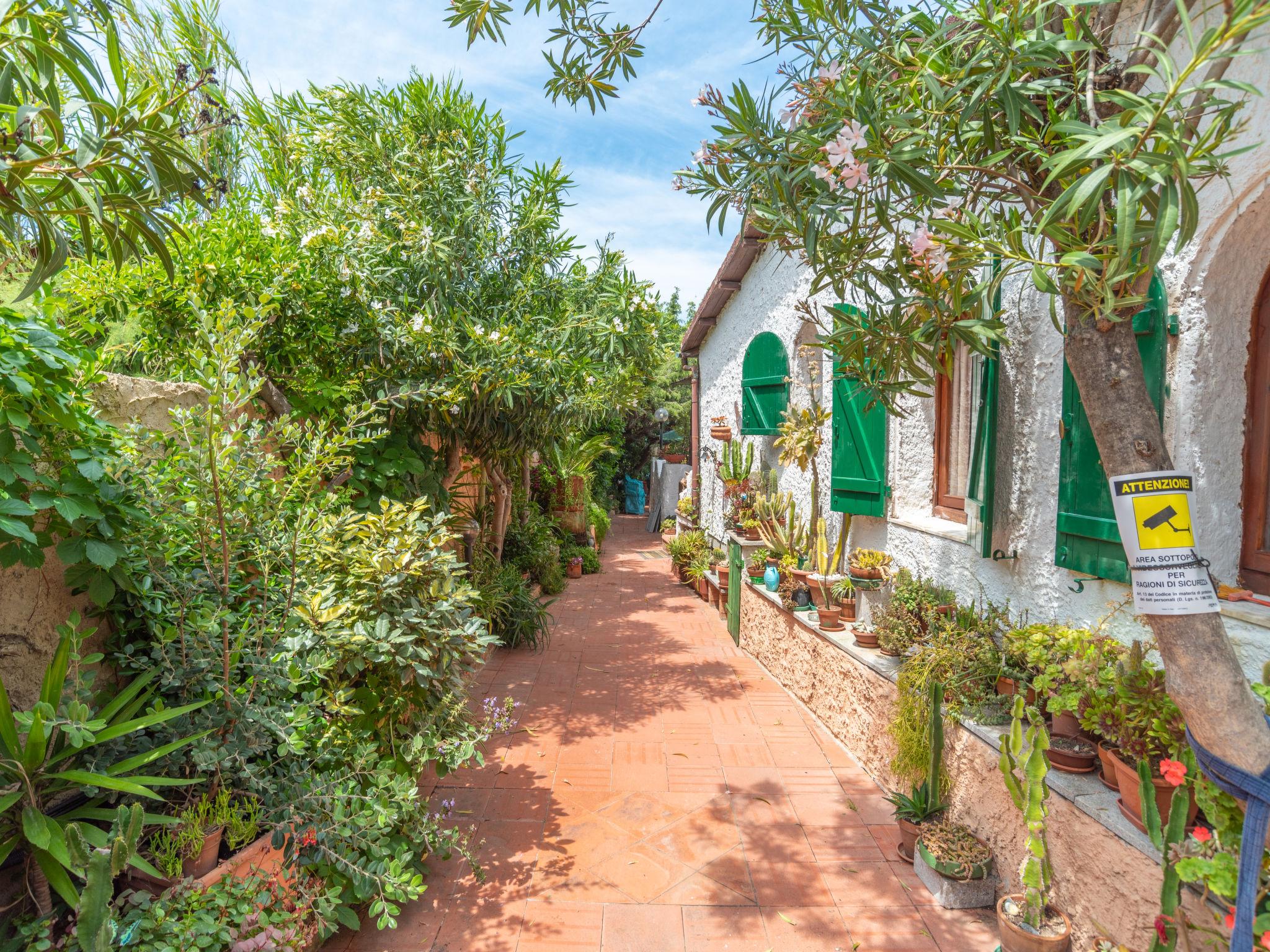 Photo 4 - Appartement de 2 chambres à Trinità d'Agultu e Vignola avec jardin et terrasse