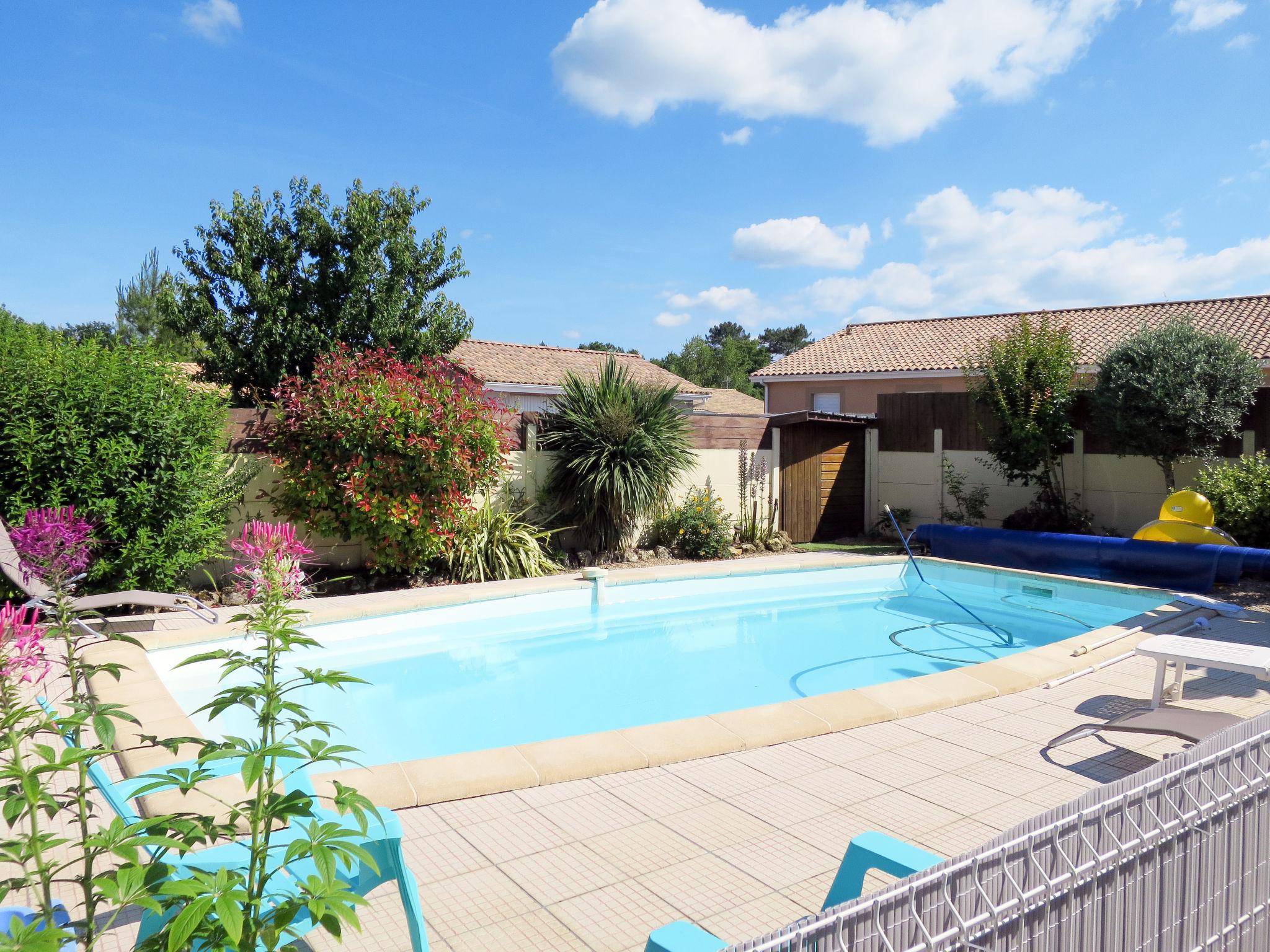 Photo 6 - Maison de 3 chambres à Cissac-Médoc avec piscine et jardin