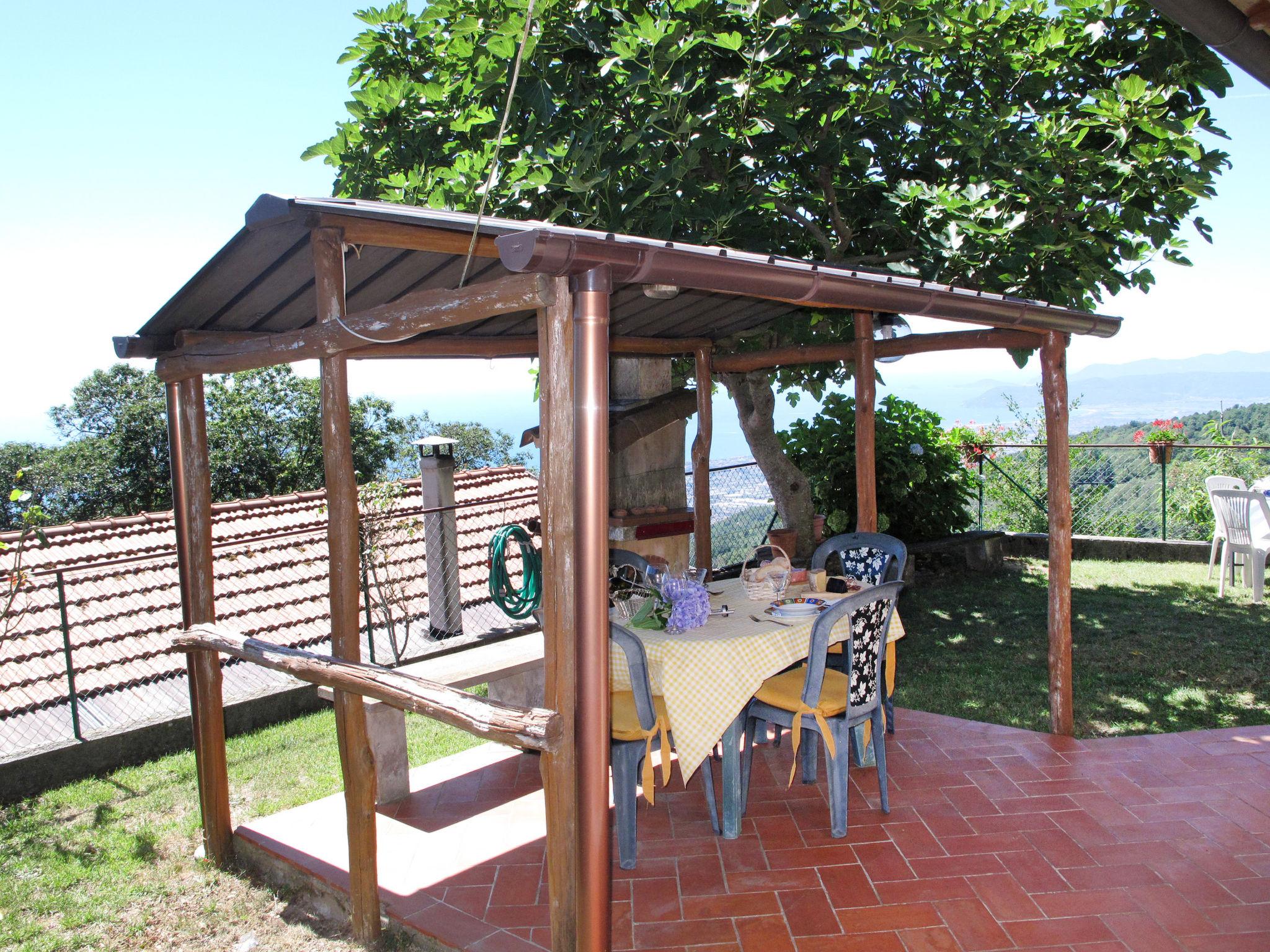 Foto 15 - Casa de 1 habitación en Montignoso con jardín y vistas al mar