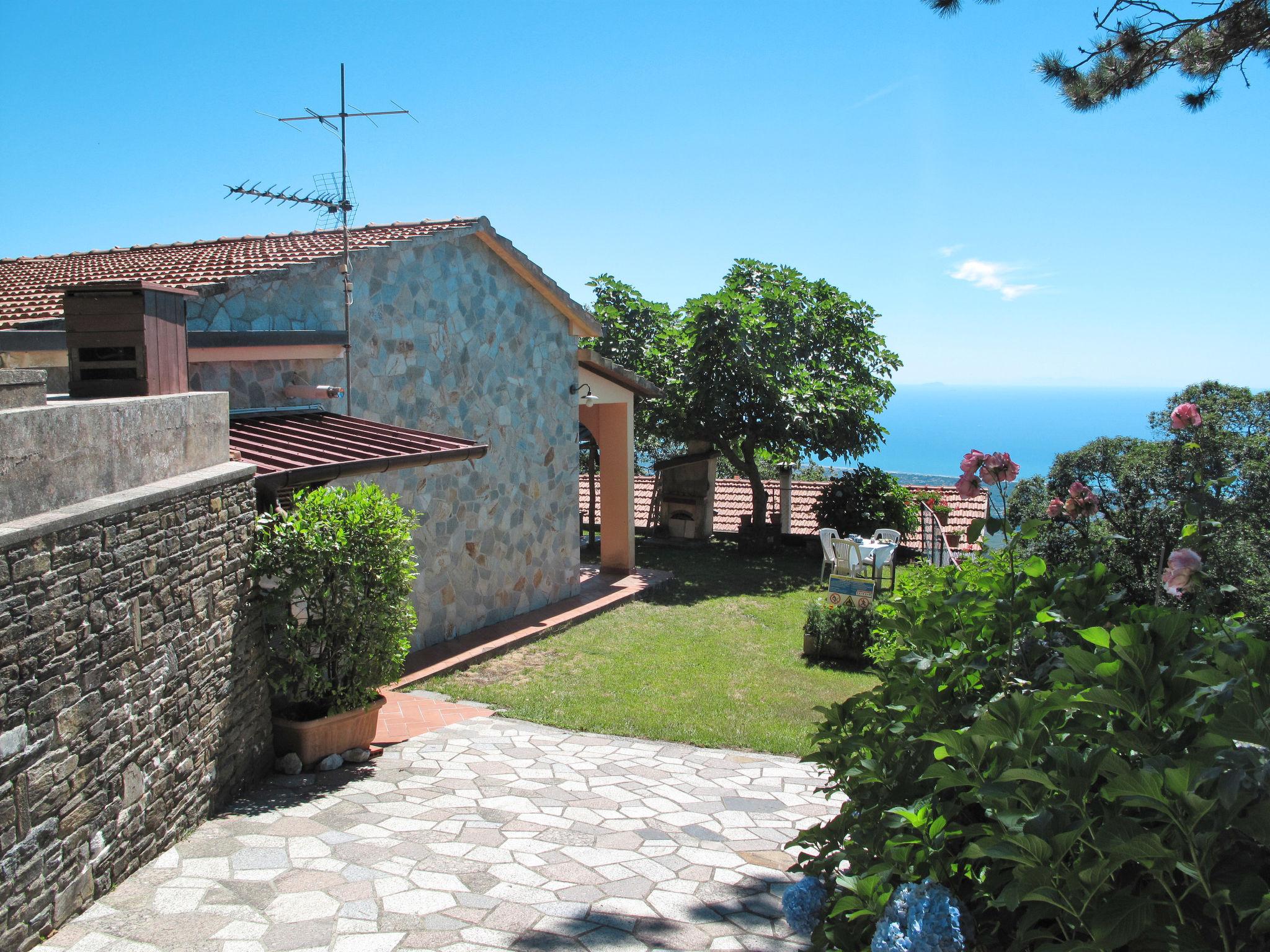 Photo 1 - Maison de 1 chambre à Montignoso avec jardin et vues à la mer