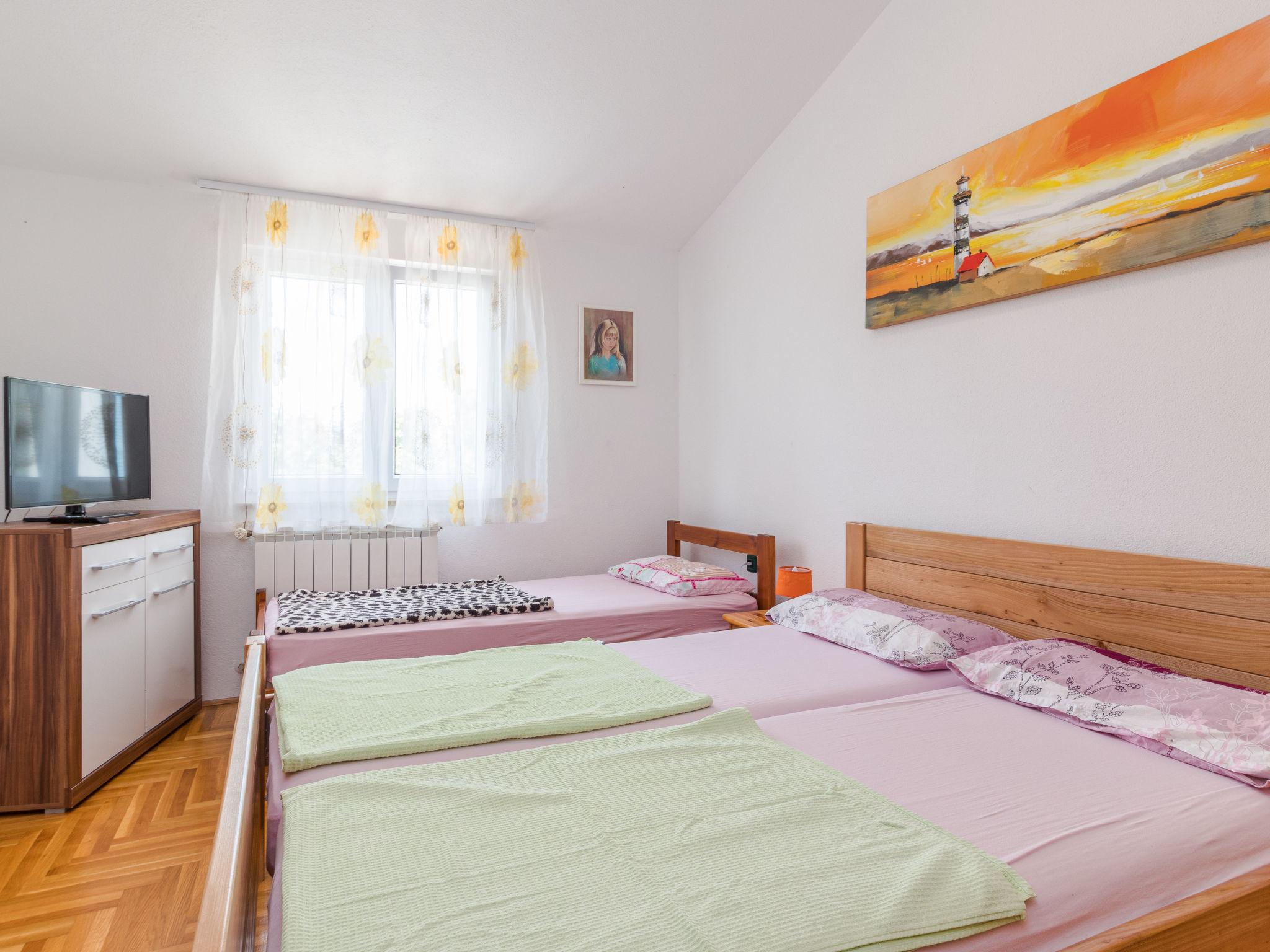Foto 5 - Appartamento con 1 camera da letto a Vodnjan con piscina e vista mare