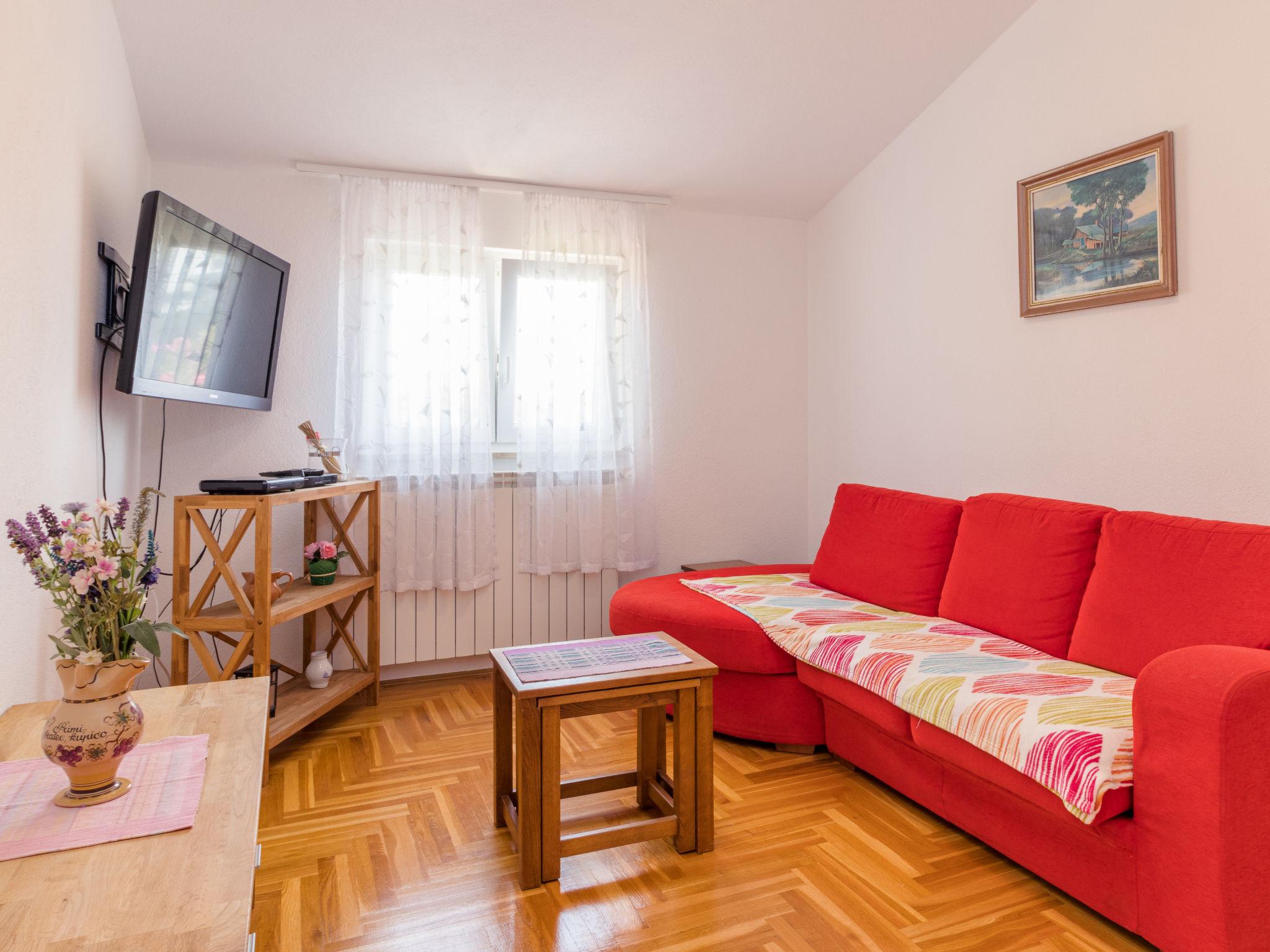 Photo 3 - 1 bedroom Apartment in Vodnjan with swimming pool and garden