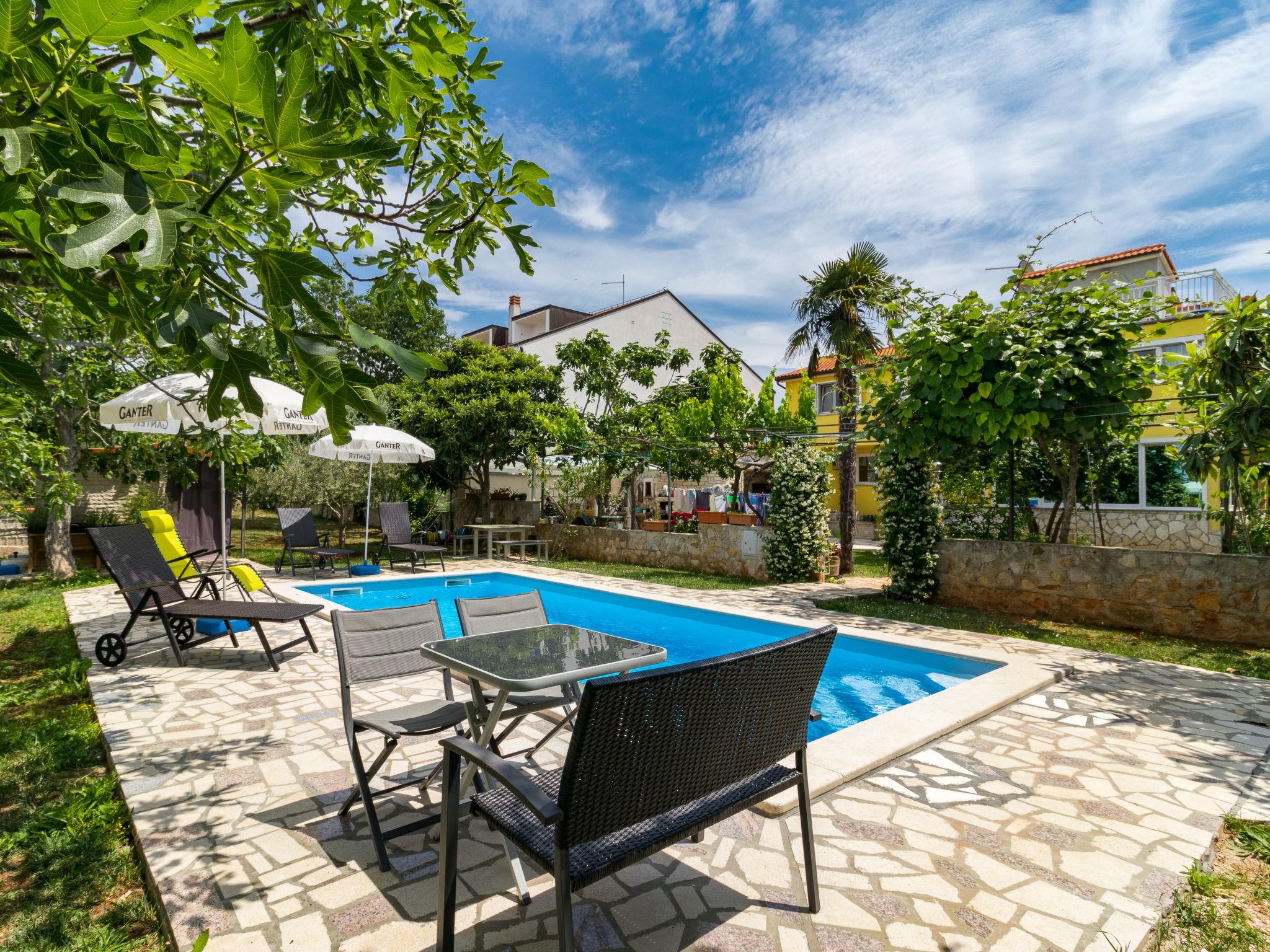 Foto 1 - Apartamento de 2 quartos em Vodnjan com piscina privada e vistas do mar