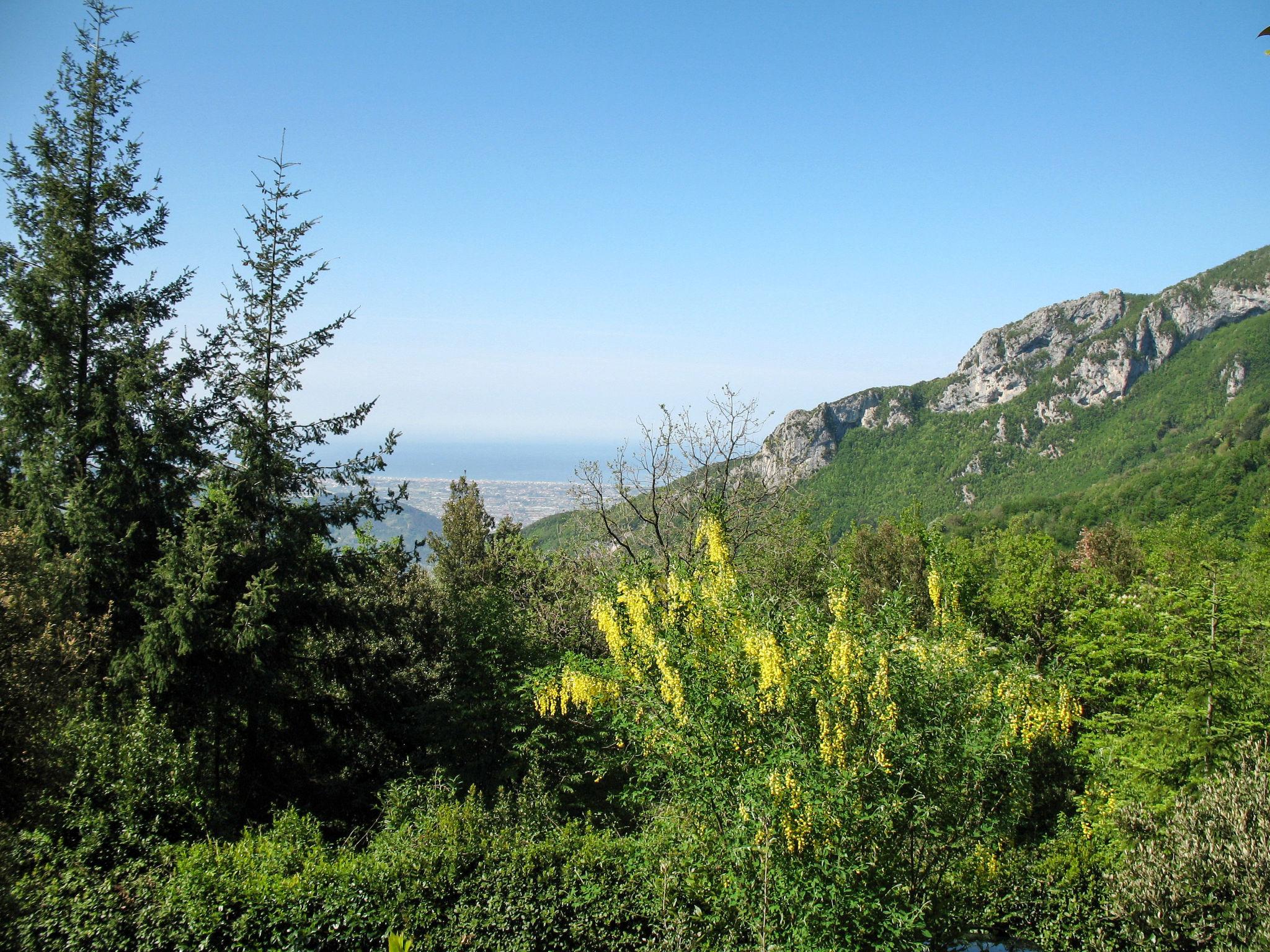 Photo 5 - Maison de 3 chambres à Camaiore avec jardin et vues à la mer