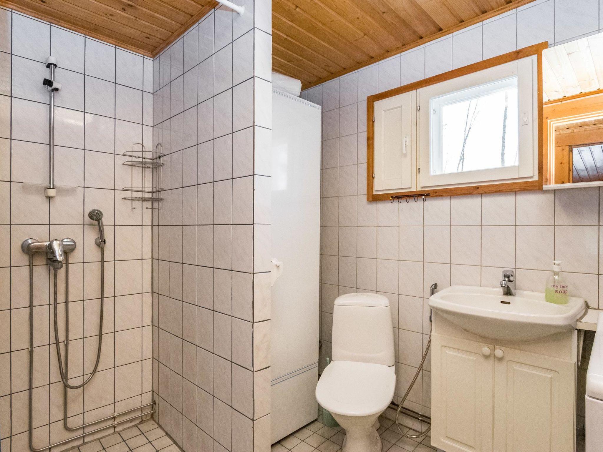 Foto 20 - Casa de 2 habitaciones en Pertunmaa con sauna